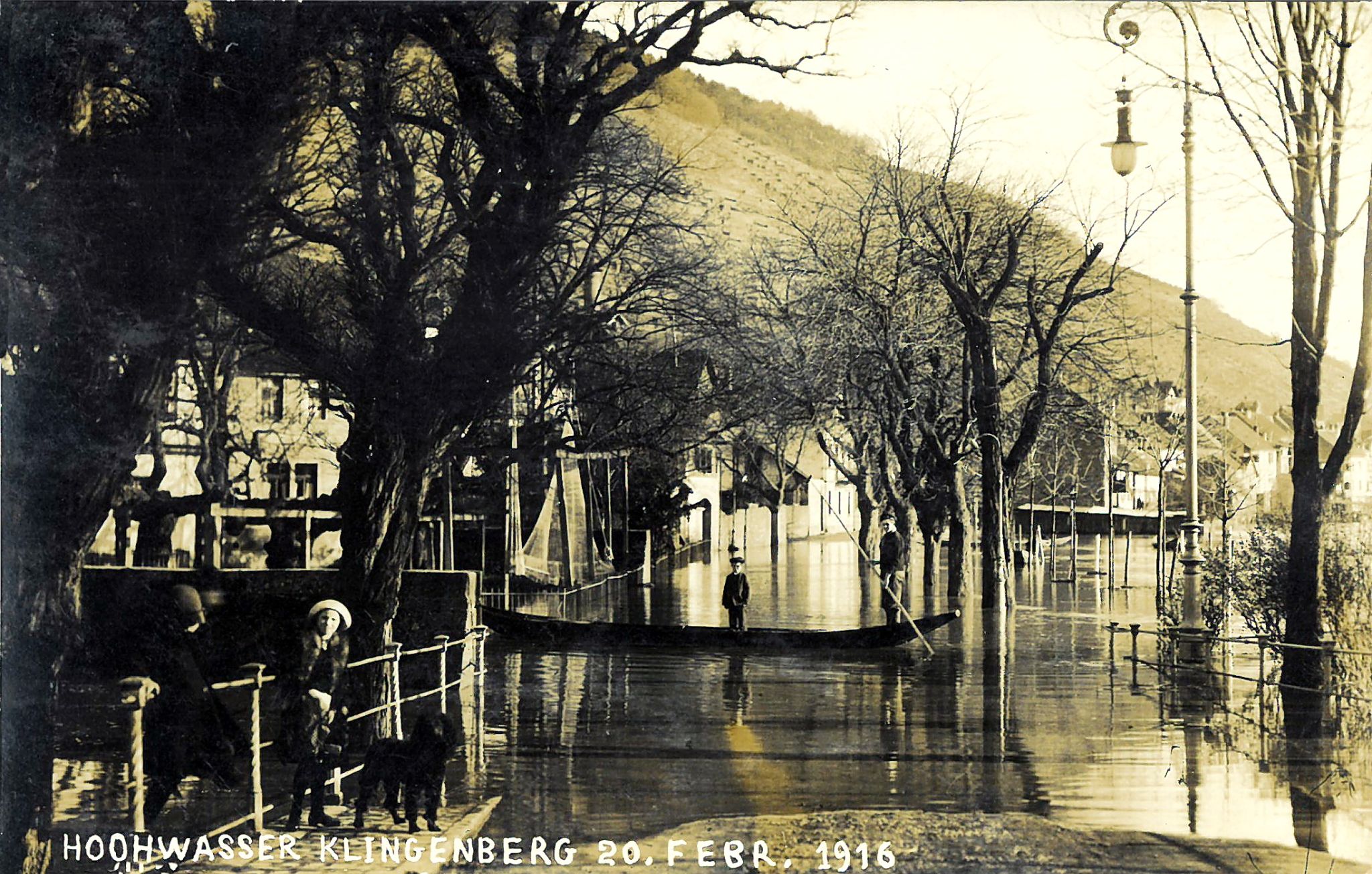 Hochwasser in der Brückenstraße 1916