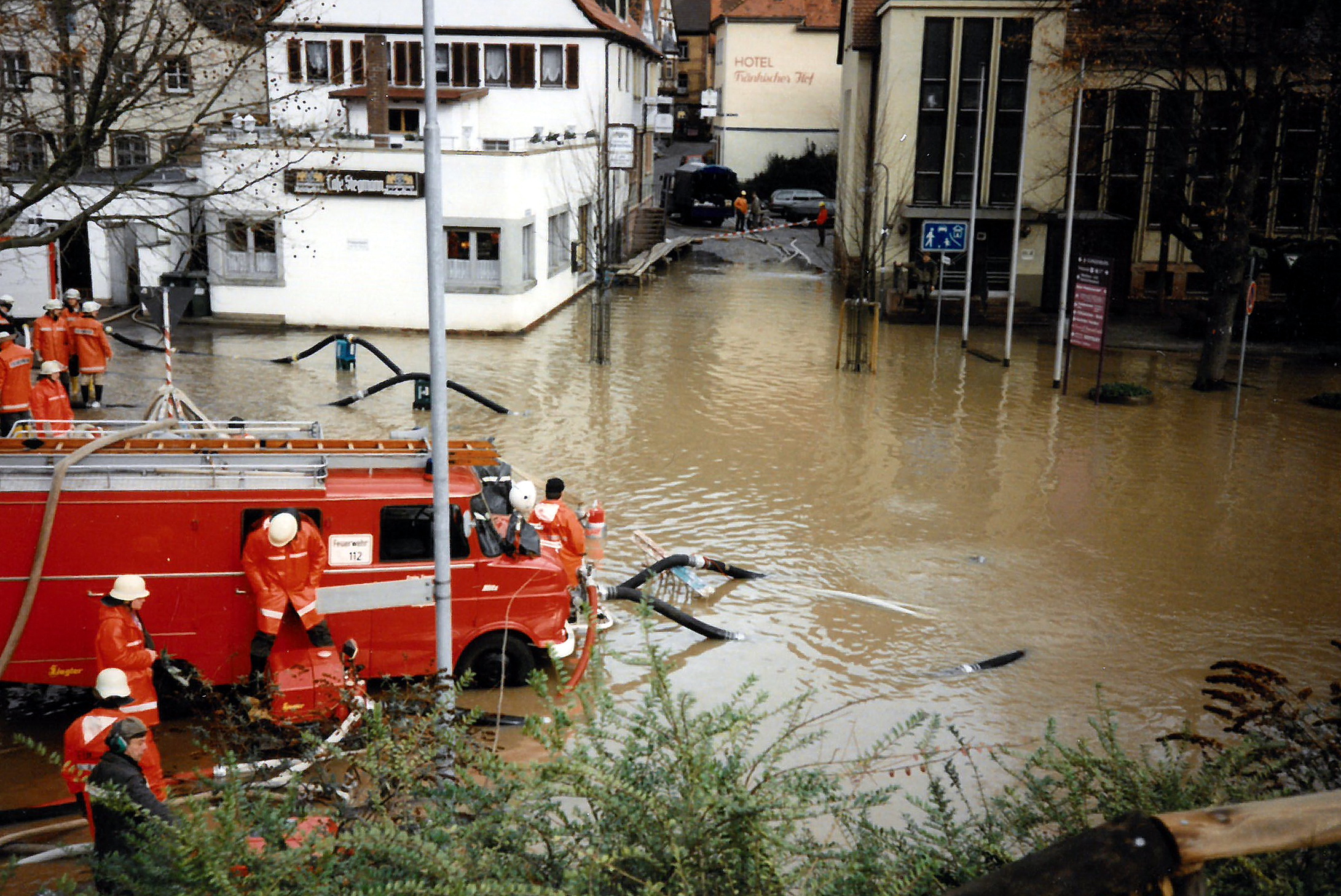 Das Café Stegmann steht bereits im Wasser