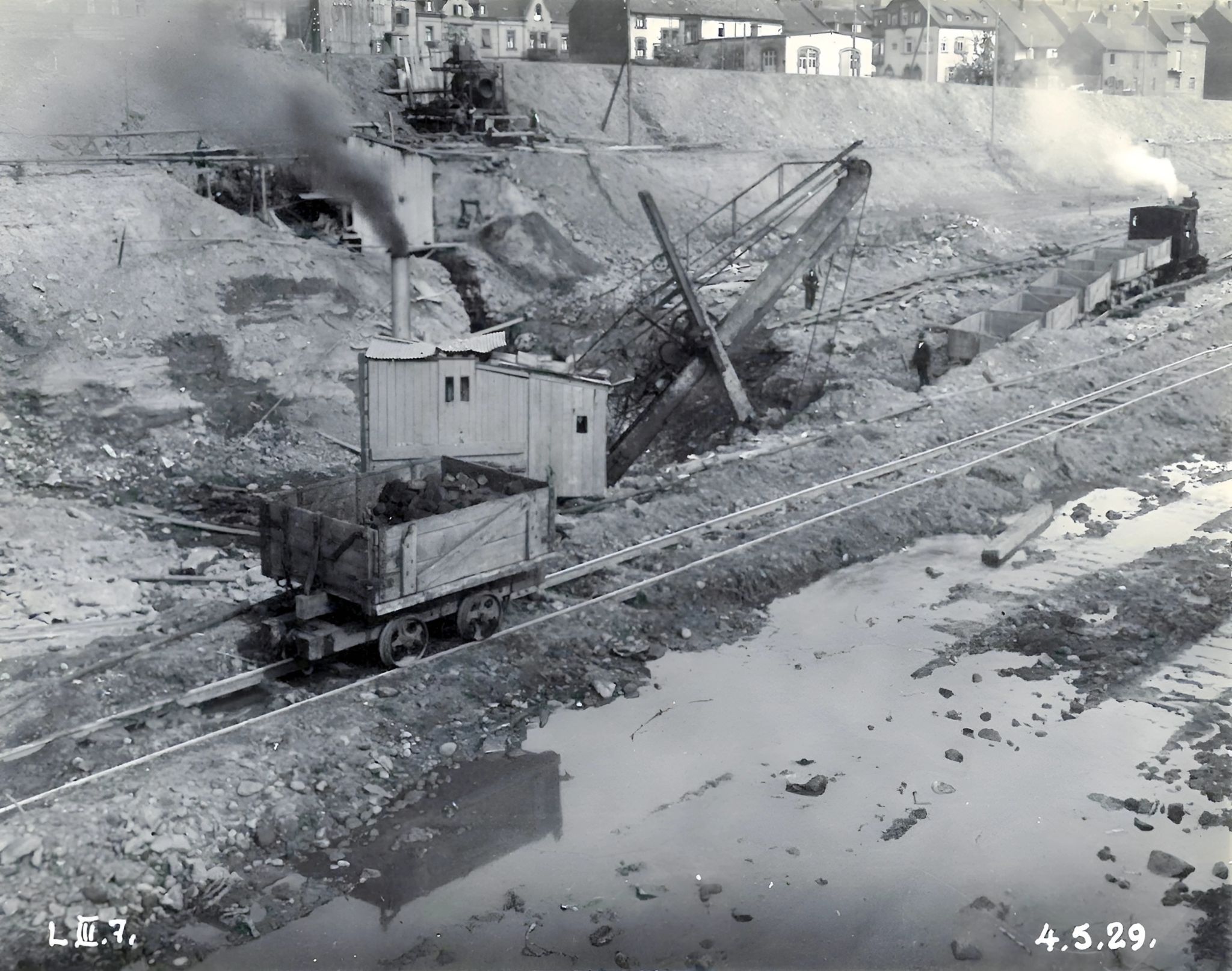 Bau des Hochwasserdamms 1928