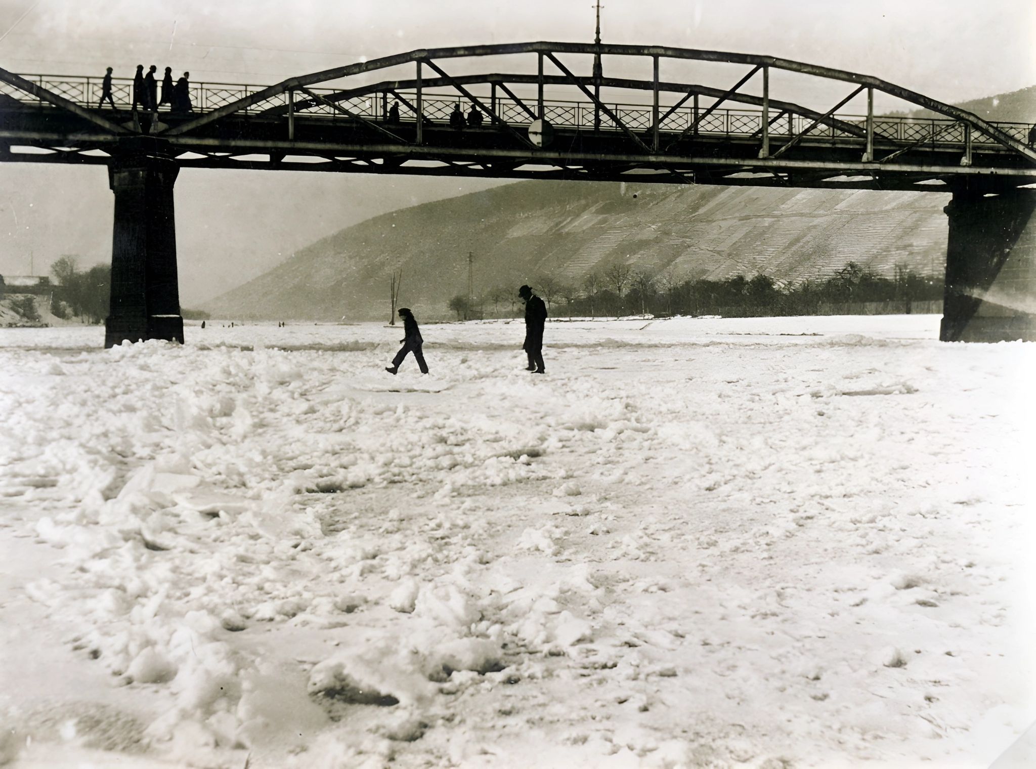 Auf dem Main-Eis 1923