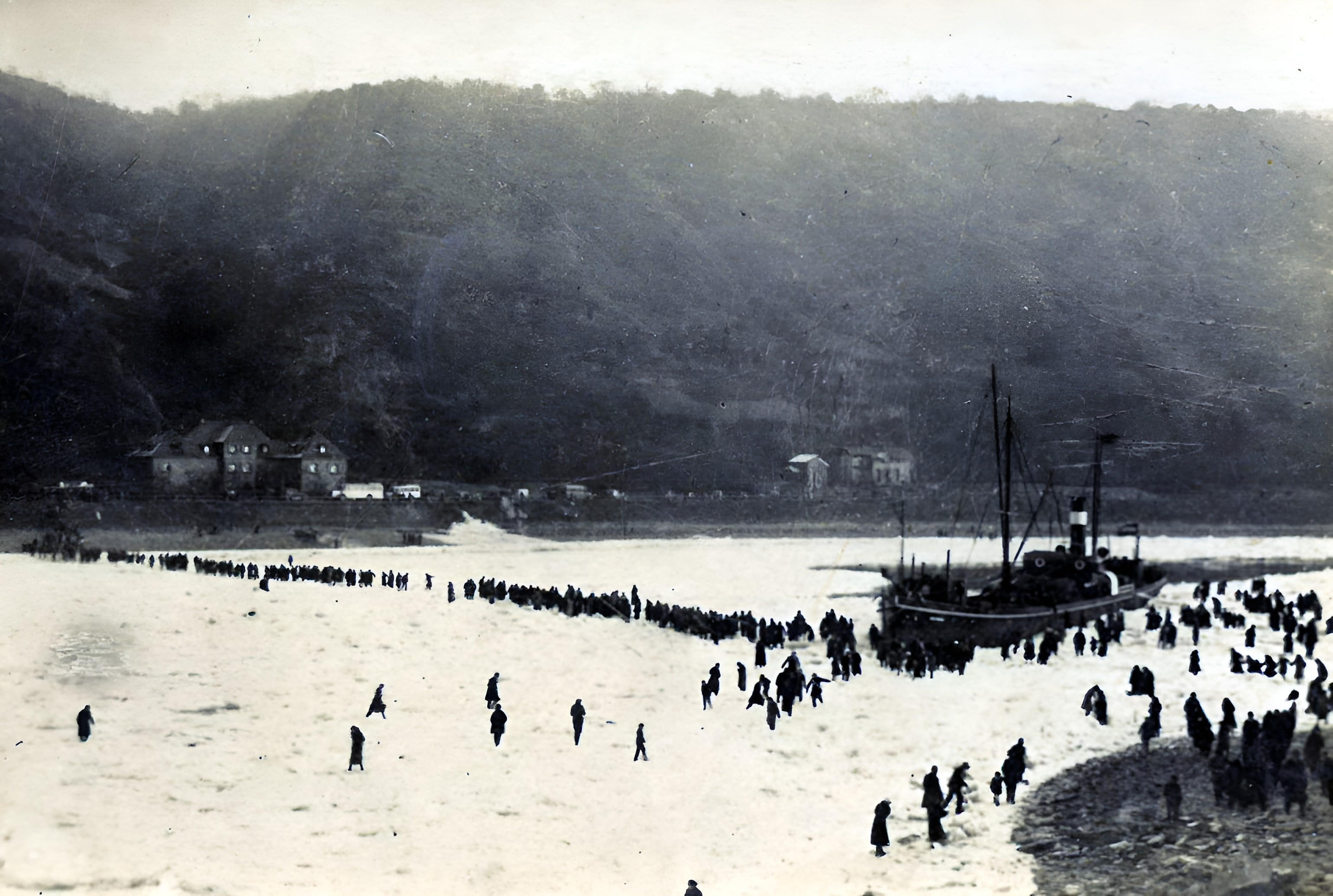 Eisbrecher auf dem Main