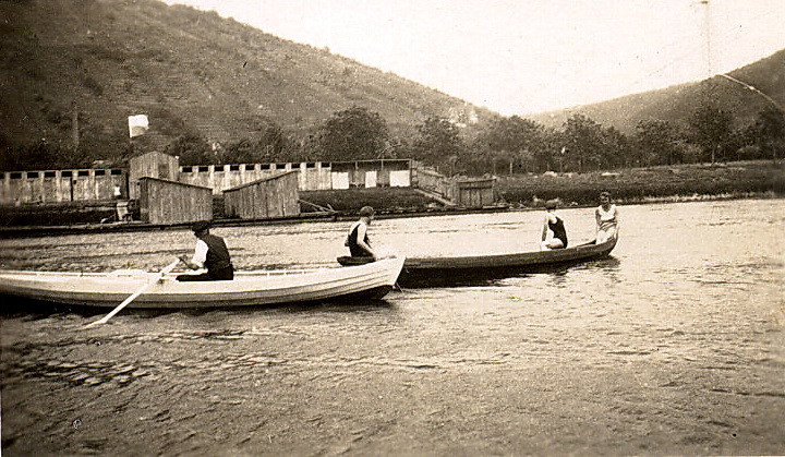 Ruderbote vor dem Mainbad
