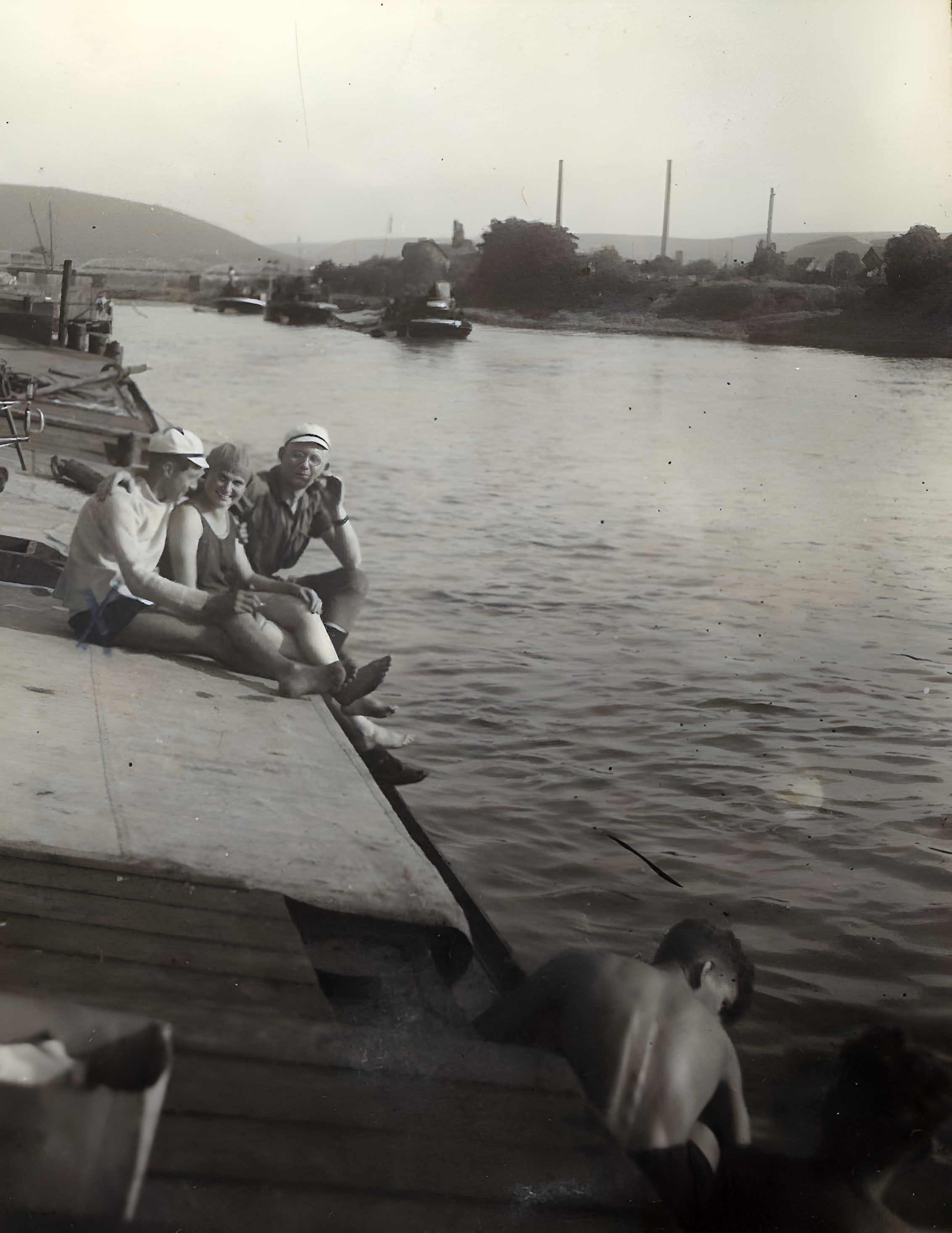 Hier wird ein Schiff als Badestelle genutzt.