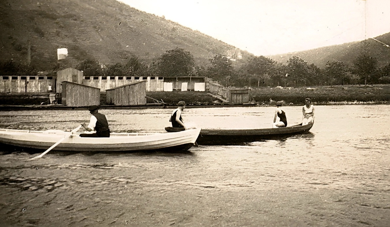 Ruderbote vor dem Mainbad