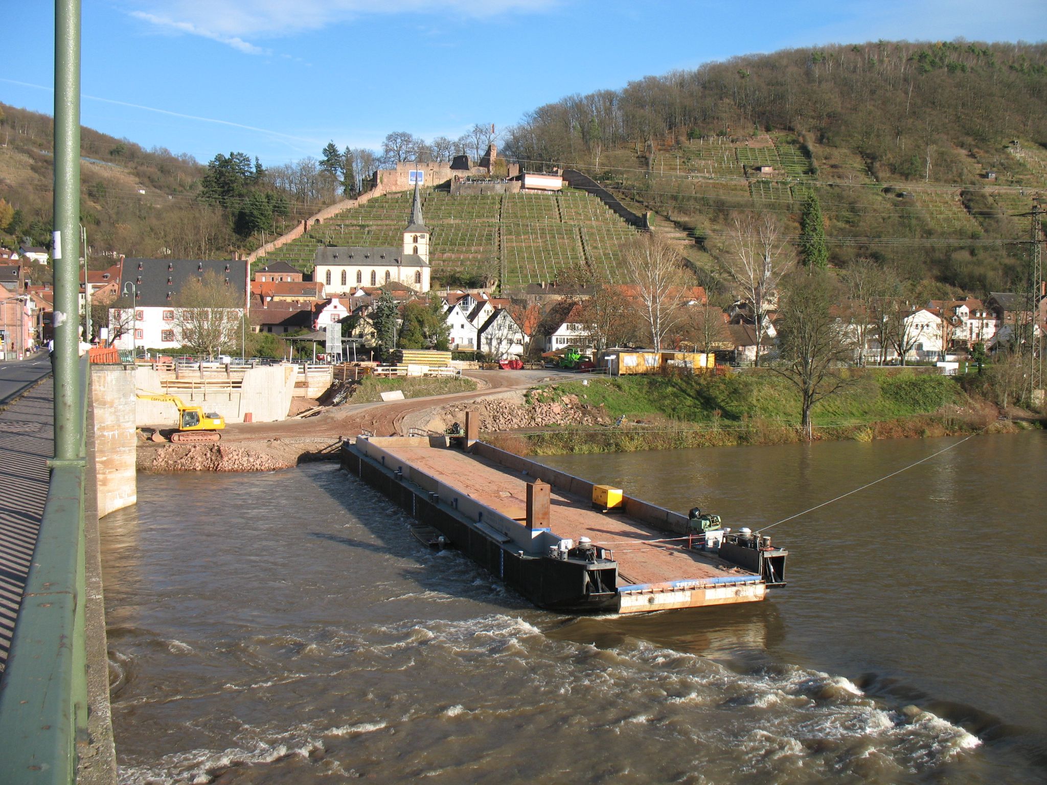 Ein mobiler Ponton wurde währen der Bauzeit eingesetzt