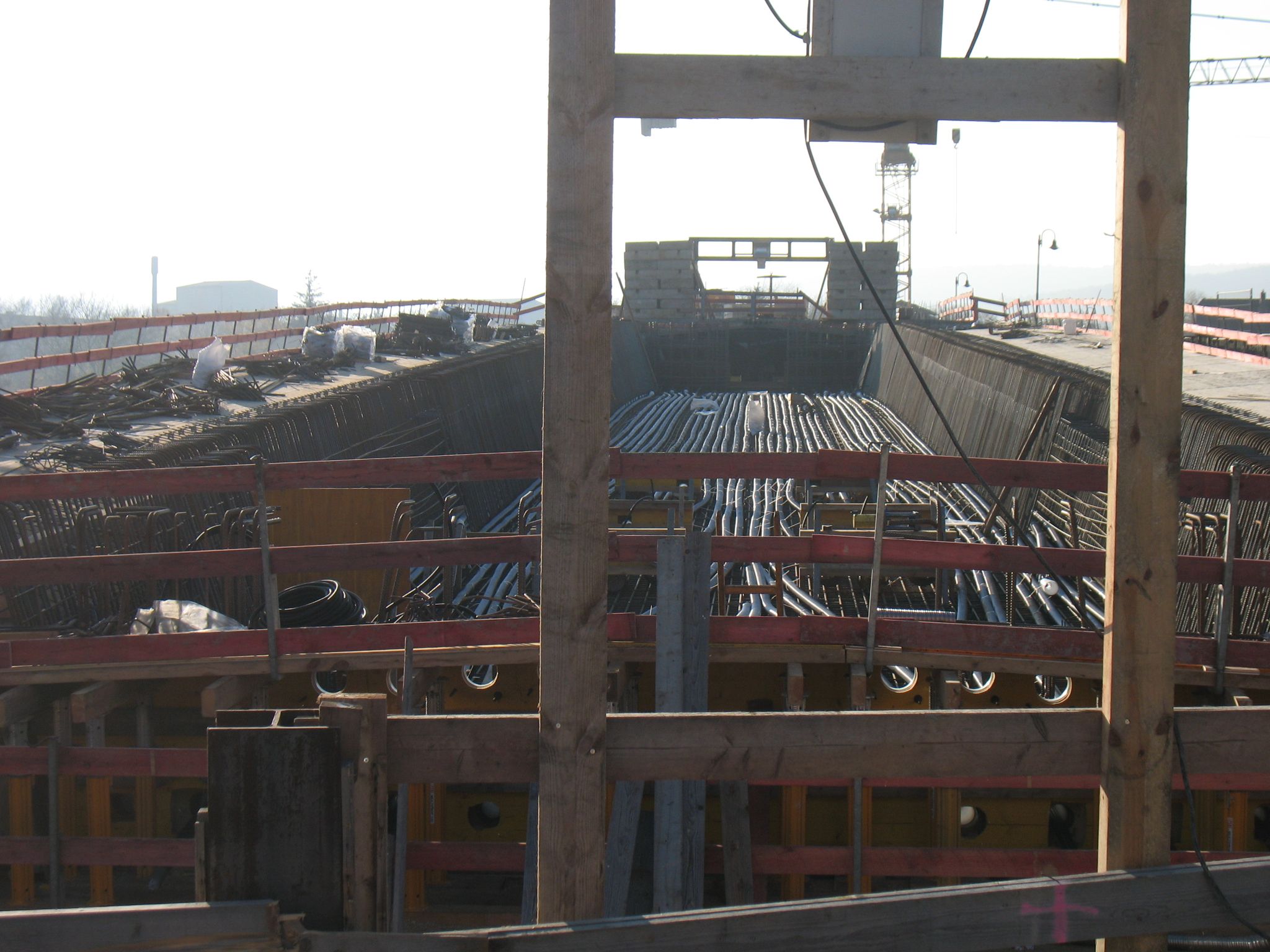 Spannseile in der Hohlkammer der Brücke