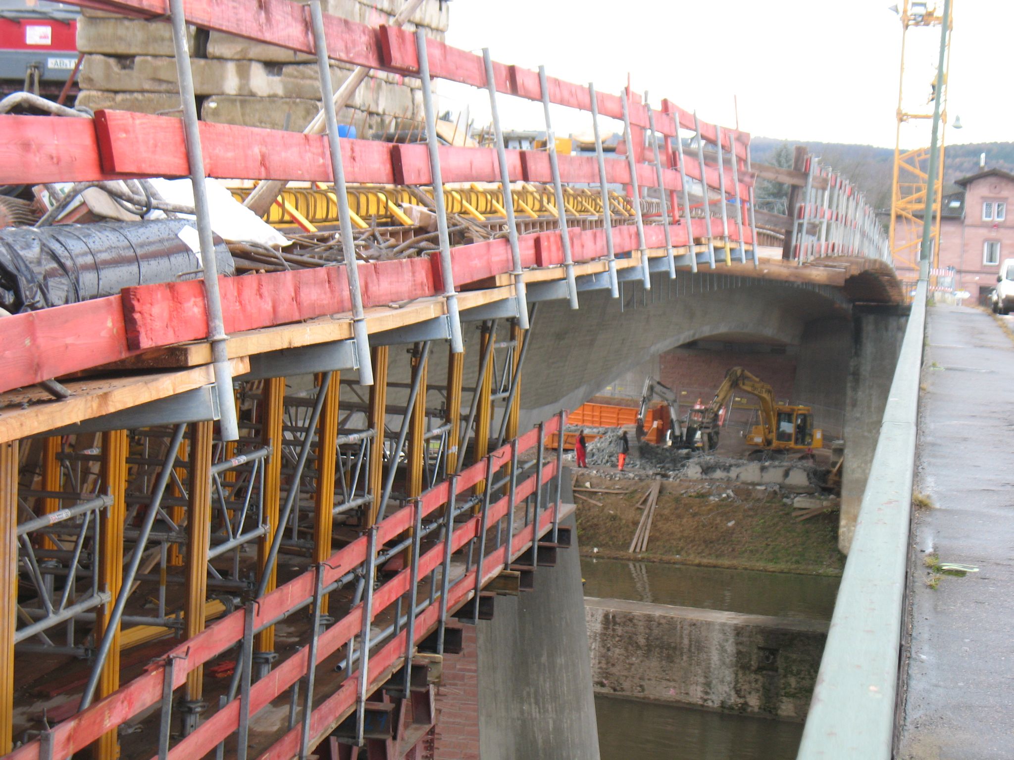 Verschalung für das östliche Brückenteil
