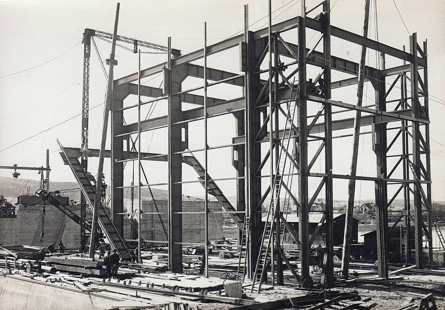 Aufstellung der Rahmenbinder für das Kraftwerkshaus 1929