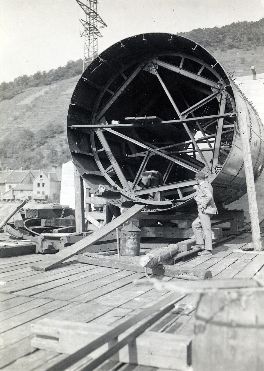 Die Wehrtrommel wird für den Einbau vorbereitet