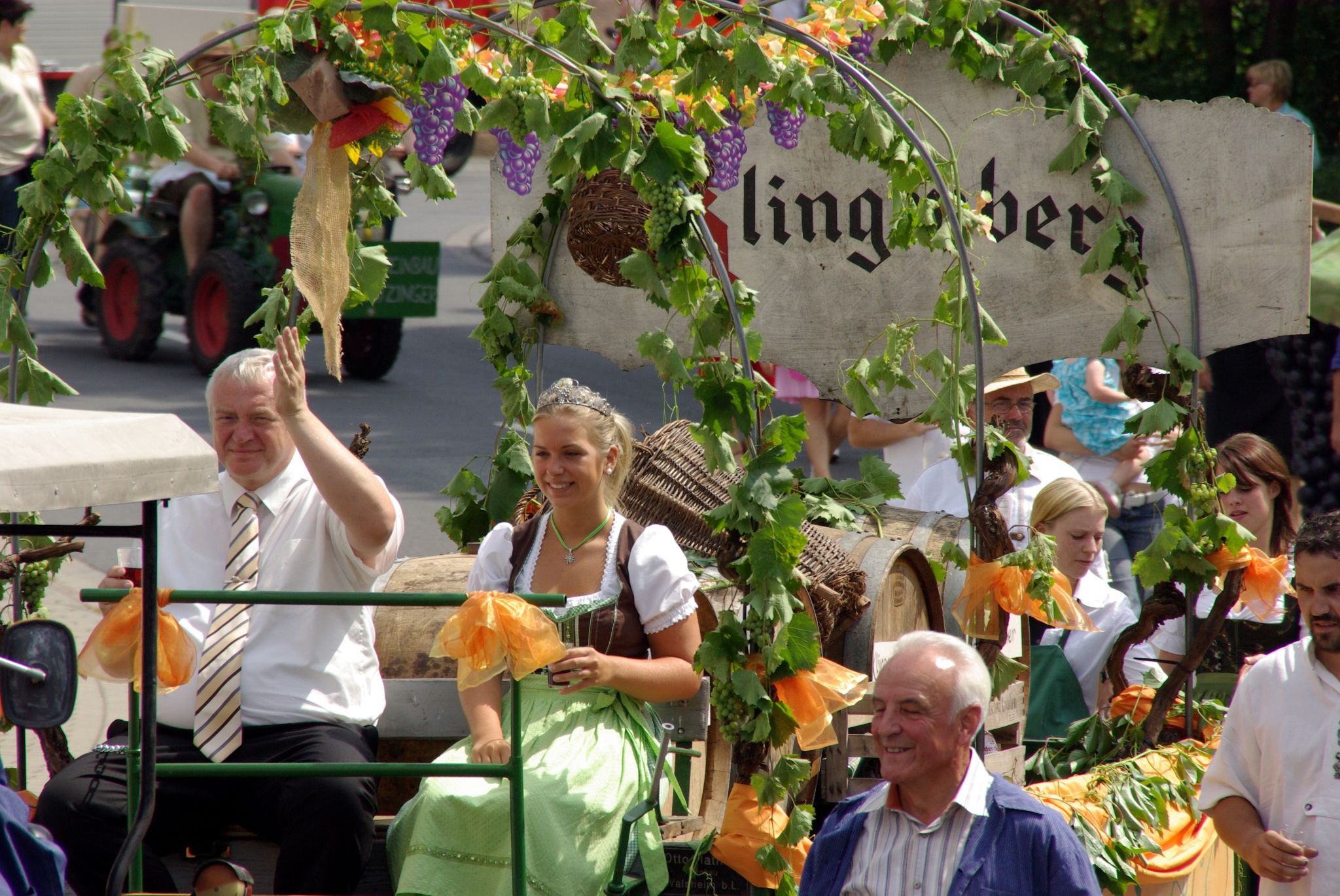 Jubiläumsfestzug 100 Jahre Weinbauverein