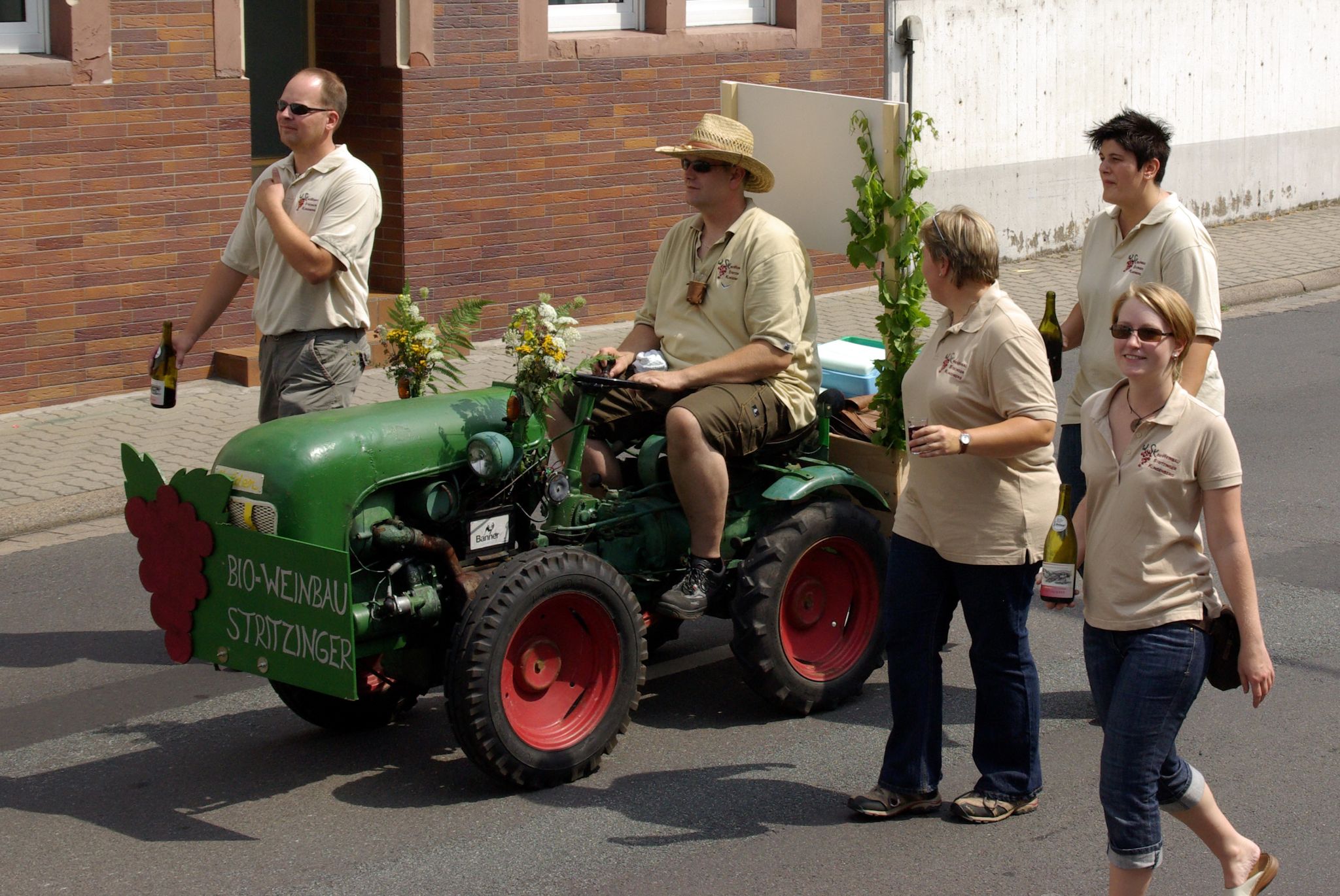 Jubiläumsfestzug 100 Jahre Weinbauverein