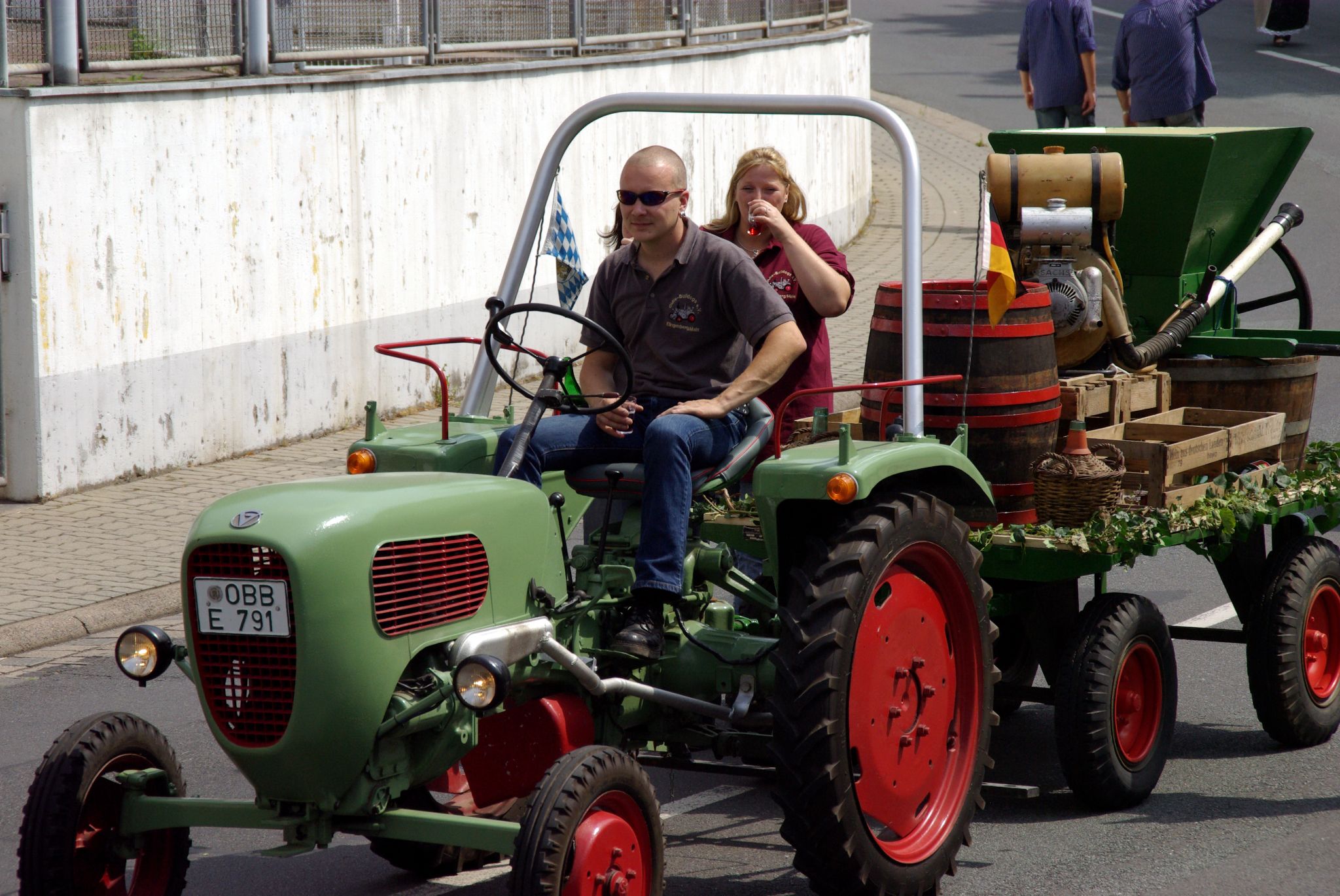 Jubiläumsfestzug 100 Jahre Weinbauverein