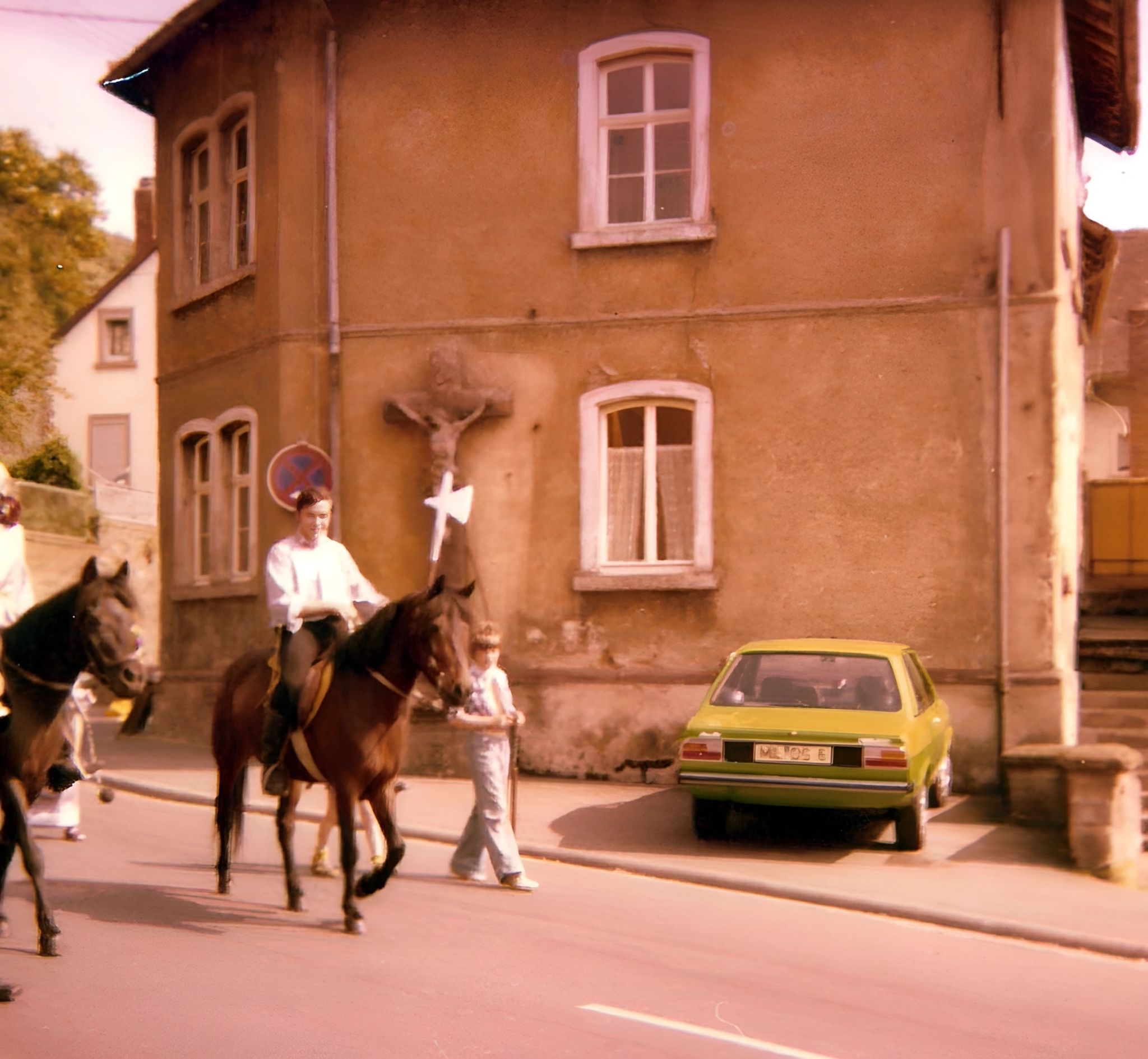 Vor dem Anwesen Sommerfeld (Wilhelmstraße 14)