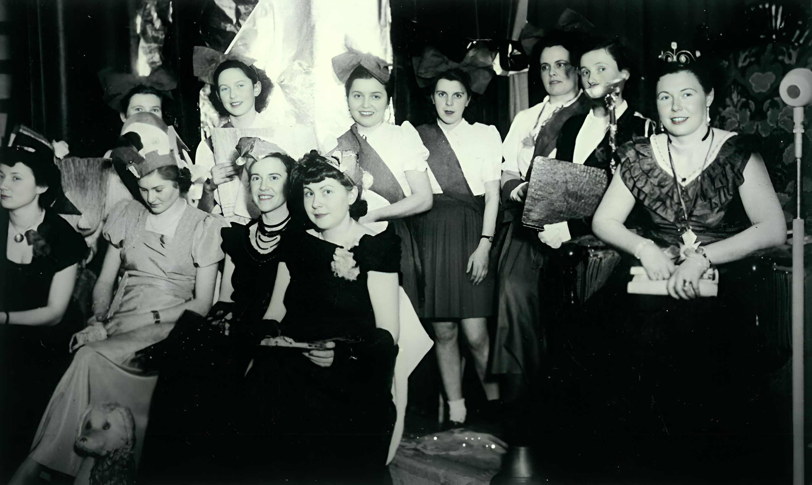 Prinzessin Lilo mit Hofstaat 1950