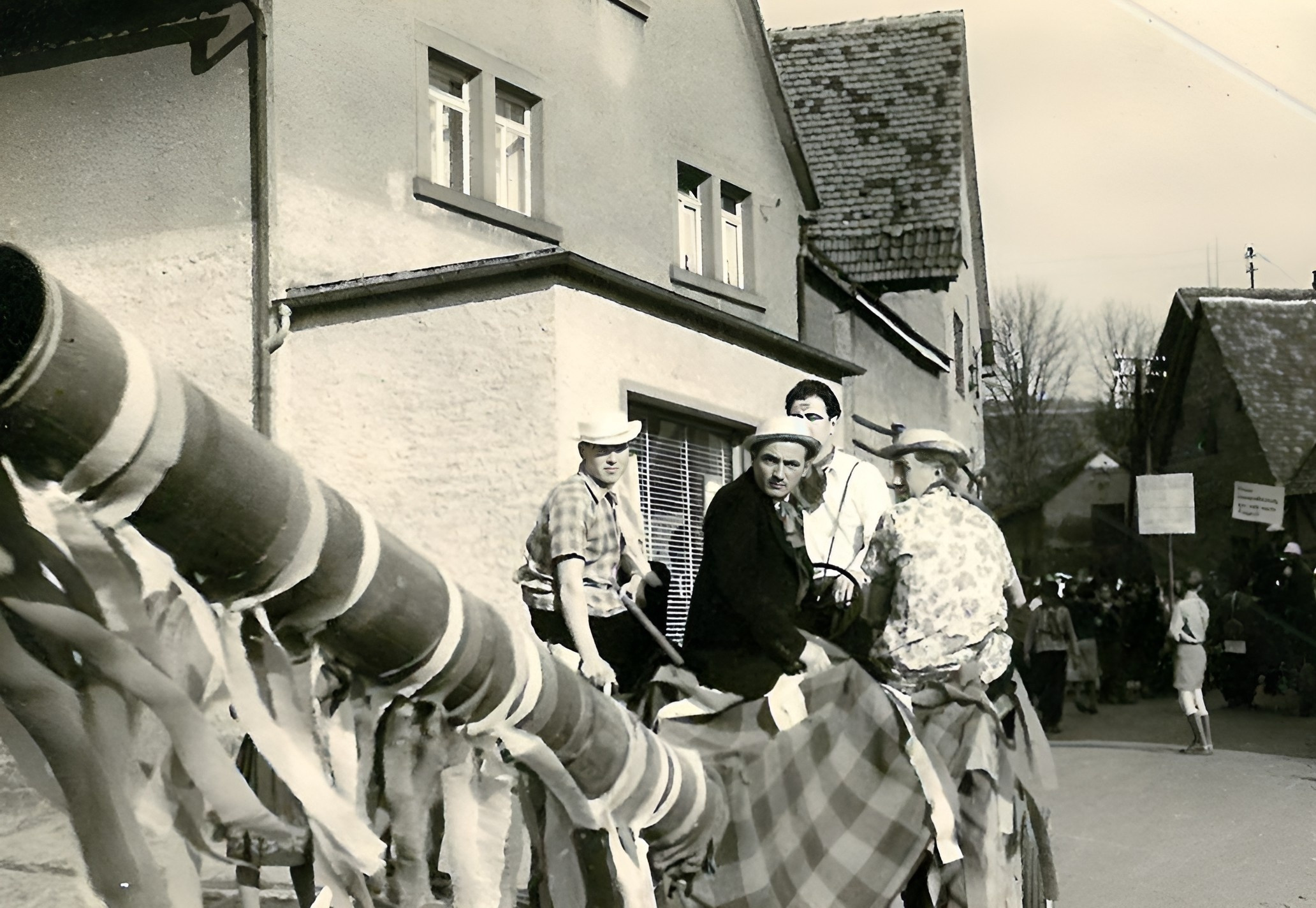 Die Röllfelder Bürger proben den Aufstand 1957