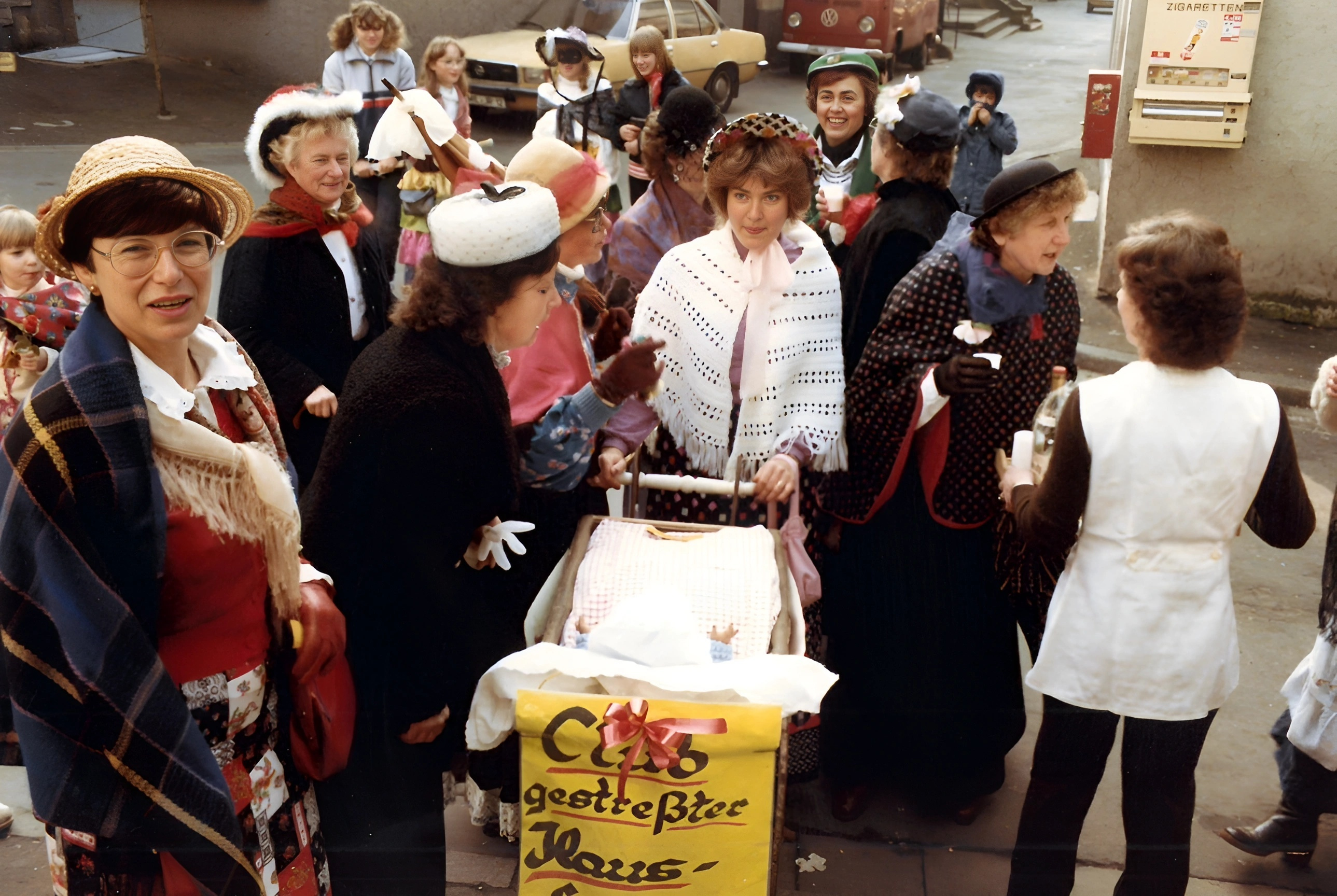 Die Mittwochsturnerinnen am Rosenmontag 1984