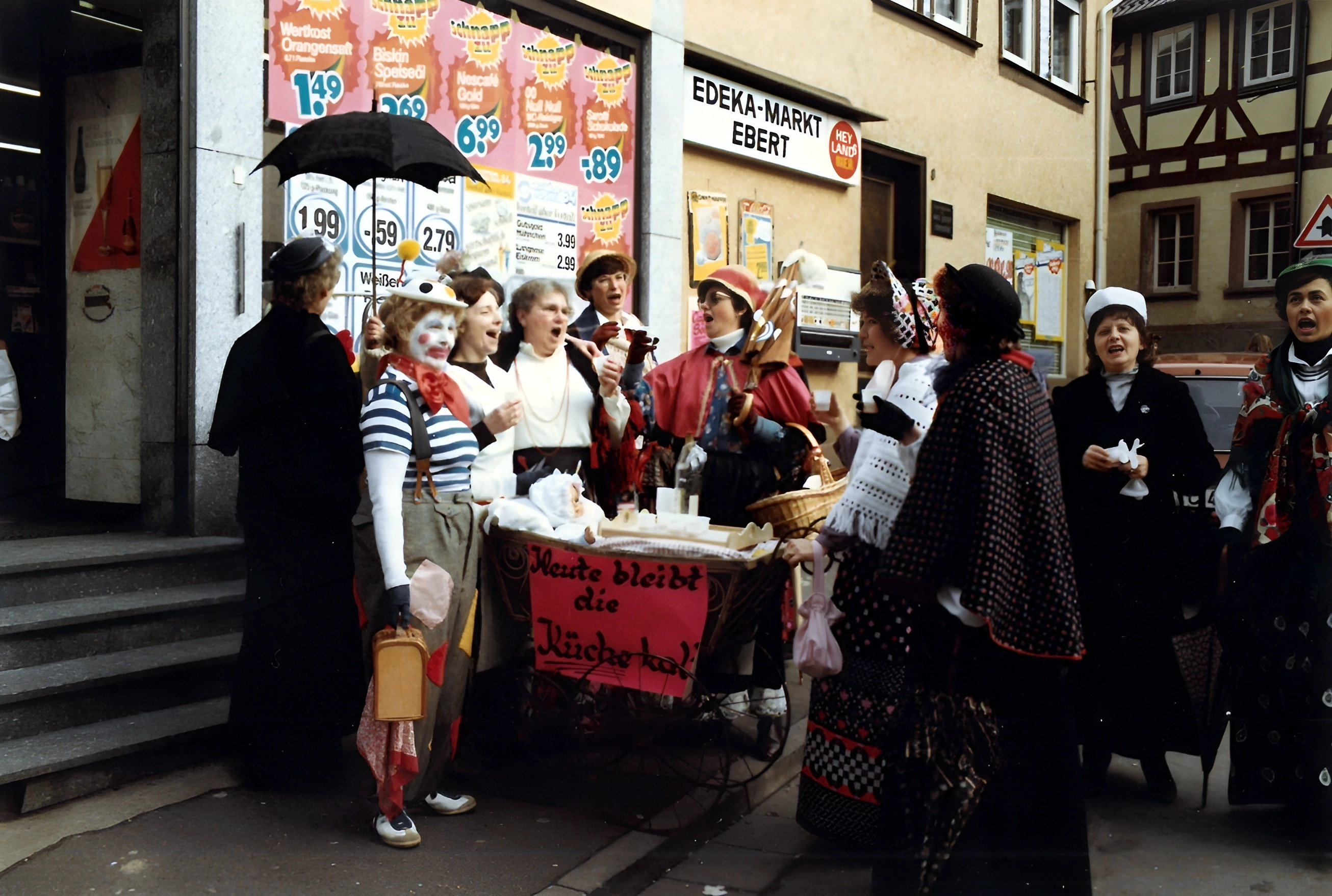 Die Mittwochsturnerinnen am Rosenmontag 1984
