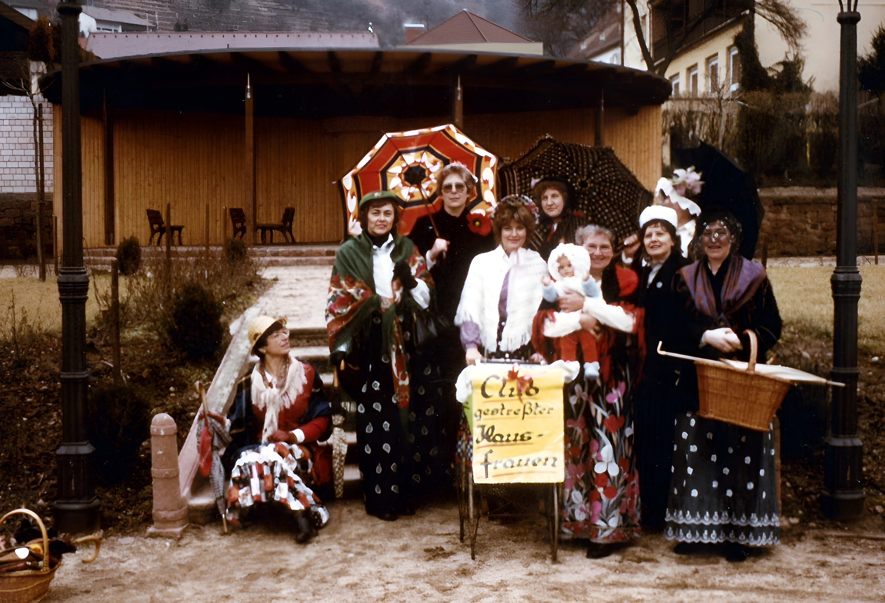 Die Mittwochsturnerinnen am Rosenmontag 1984