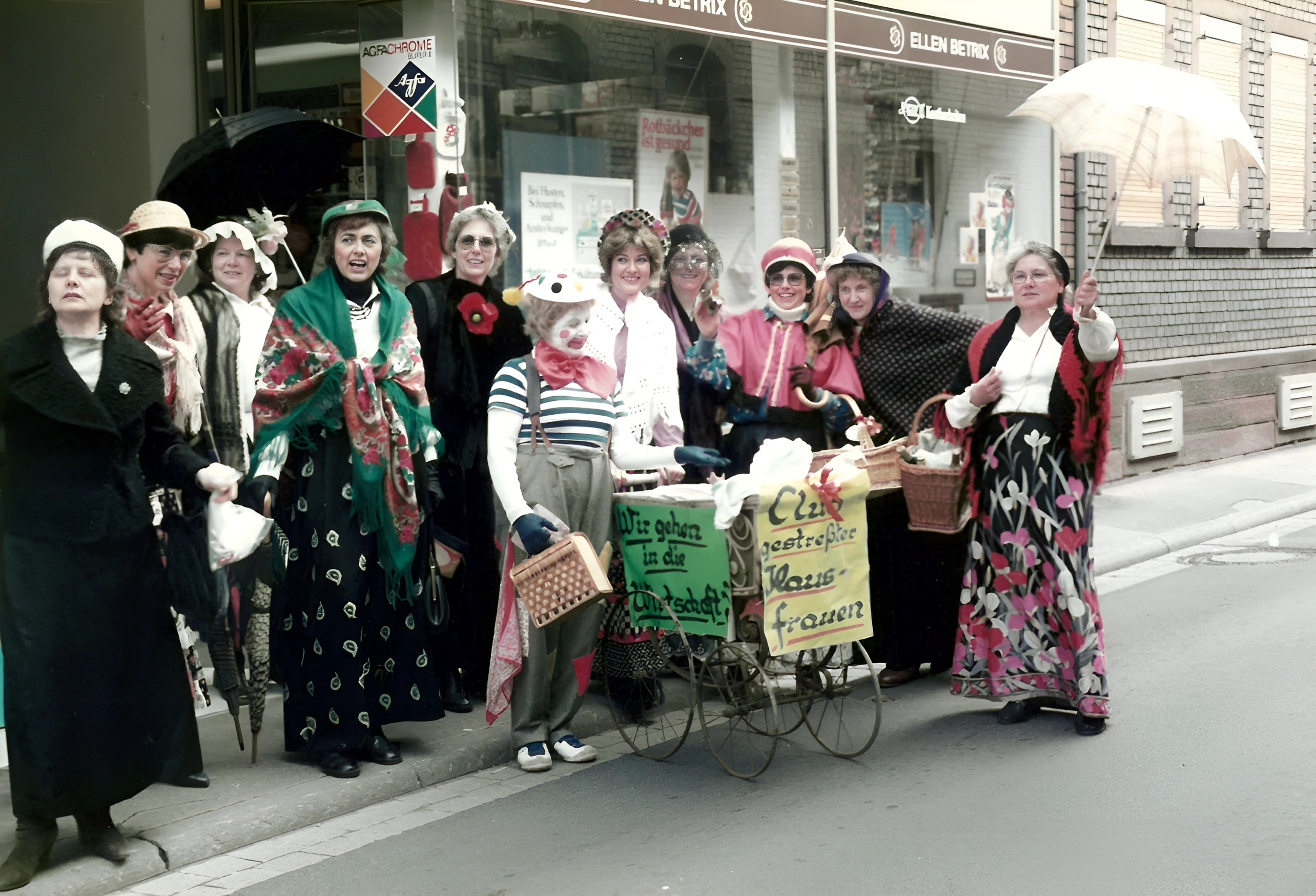 Die Mittwochsturnerinnen am Rosenmontag 1984