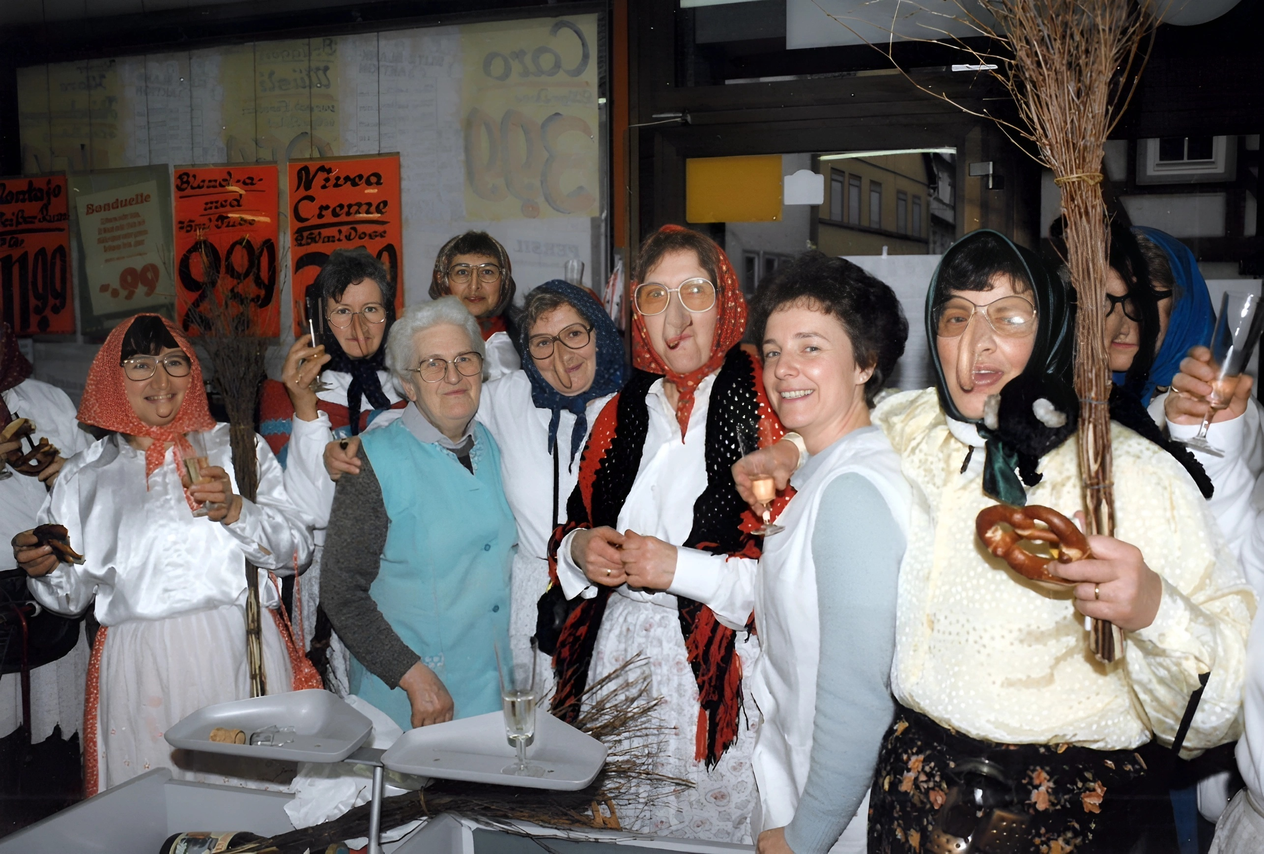 Die Mittwochsturnerinnen am Rosenmontag 1986