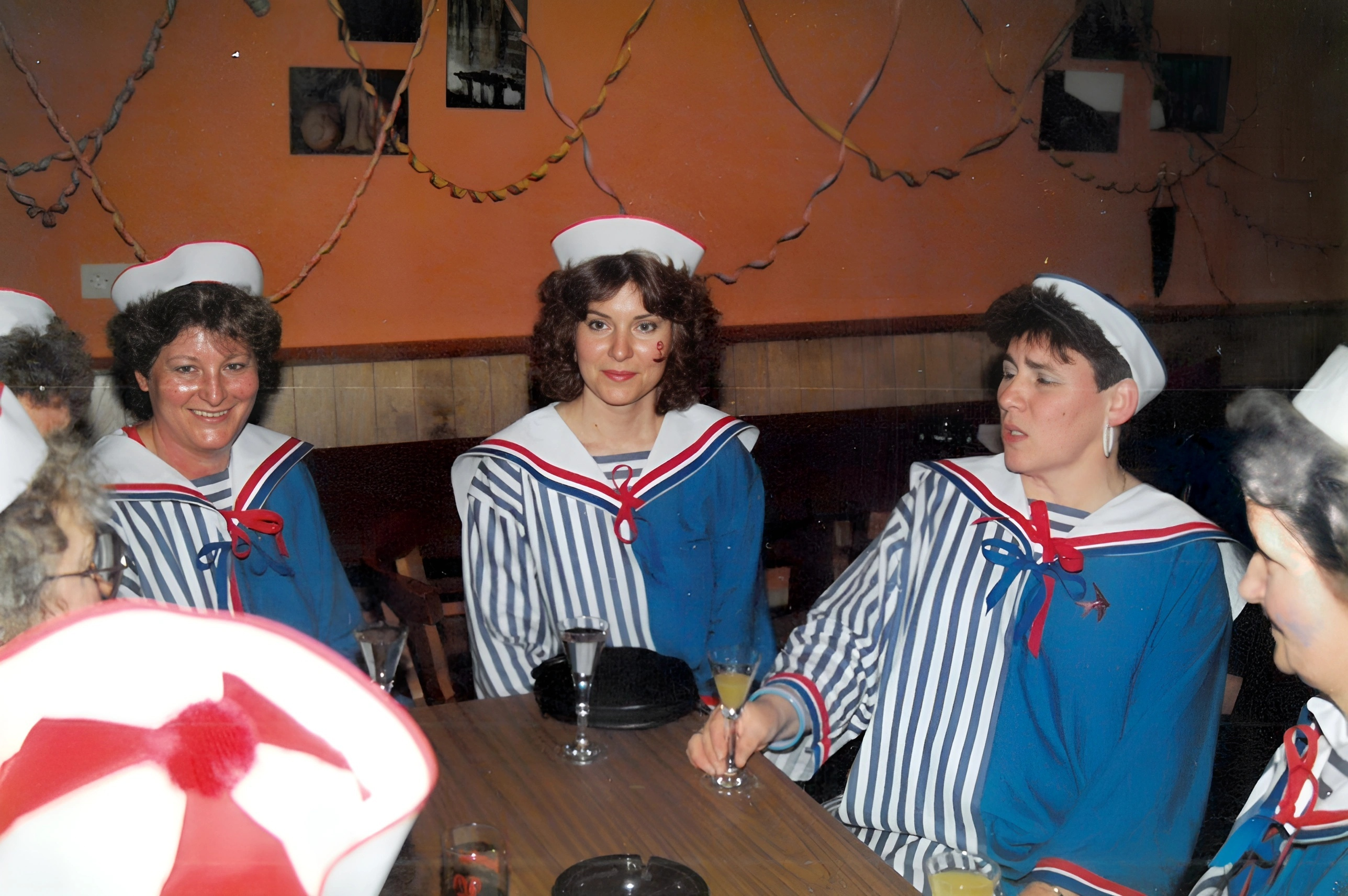 Die Mittwochsturnerinnen an Fasching 1988