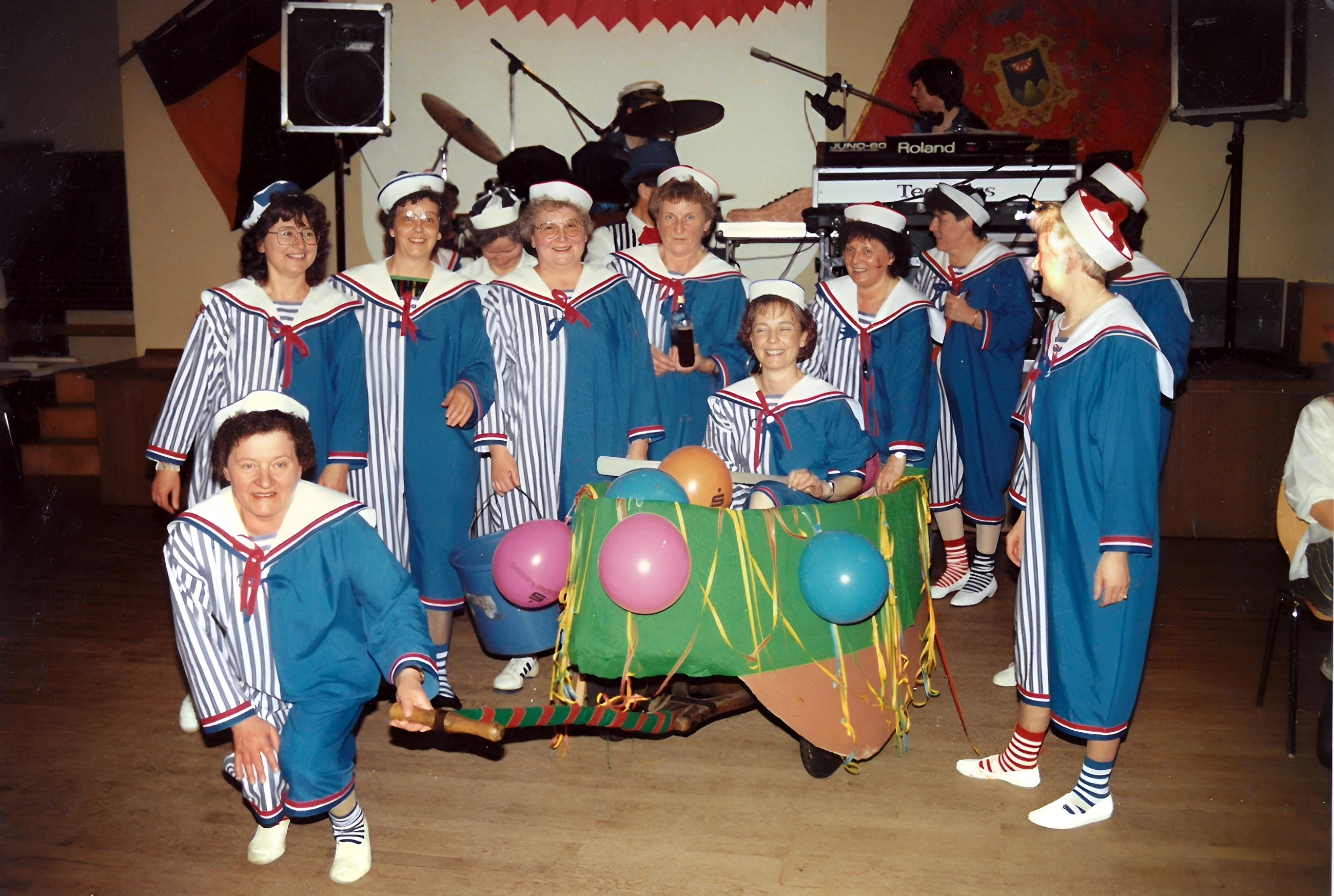 Die Mittwochsturnerinnen an Fasching 1988