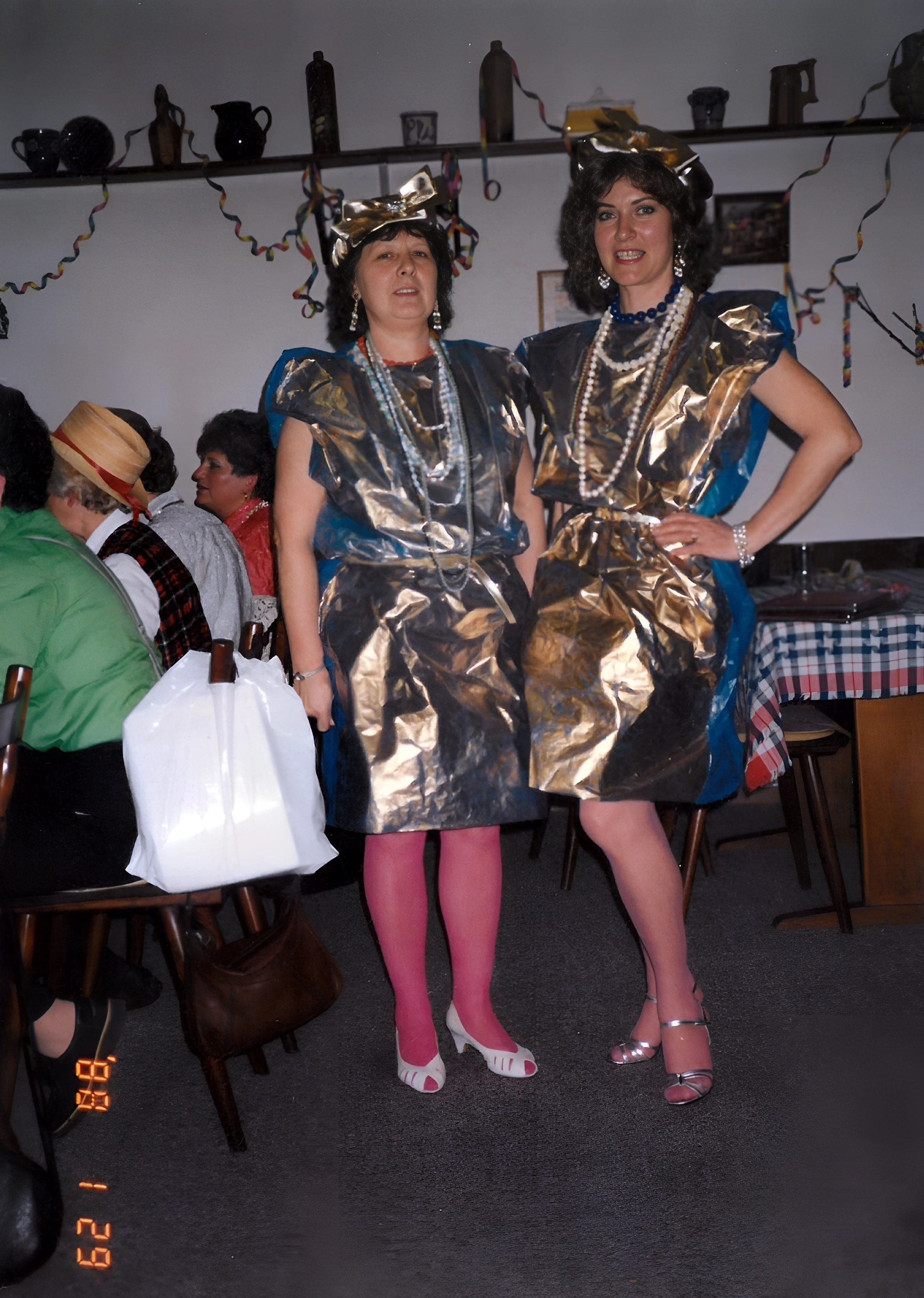 Die Mittwochsturnerinnen an Fasching 1988