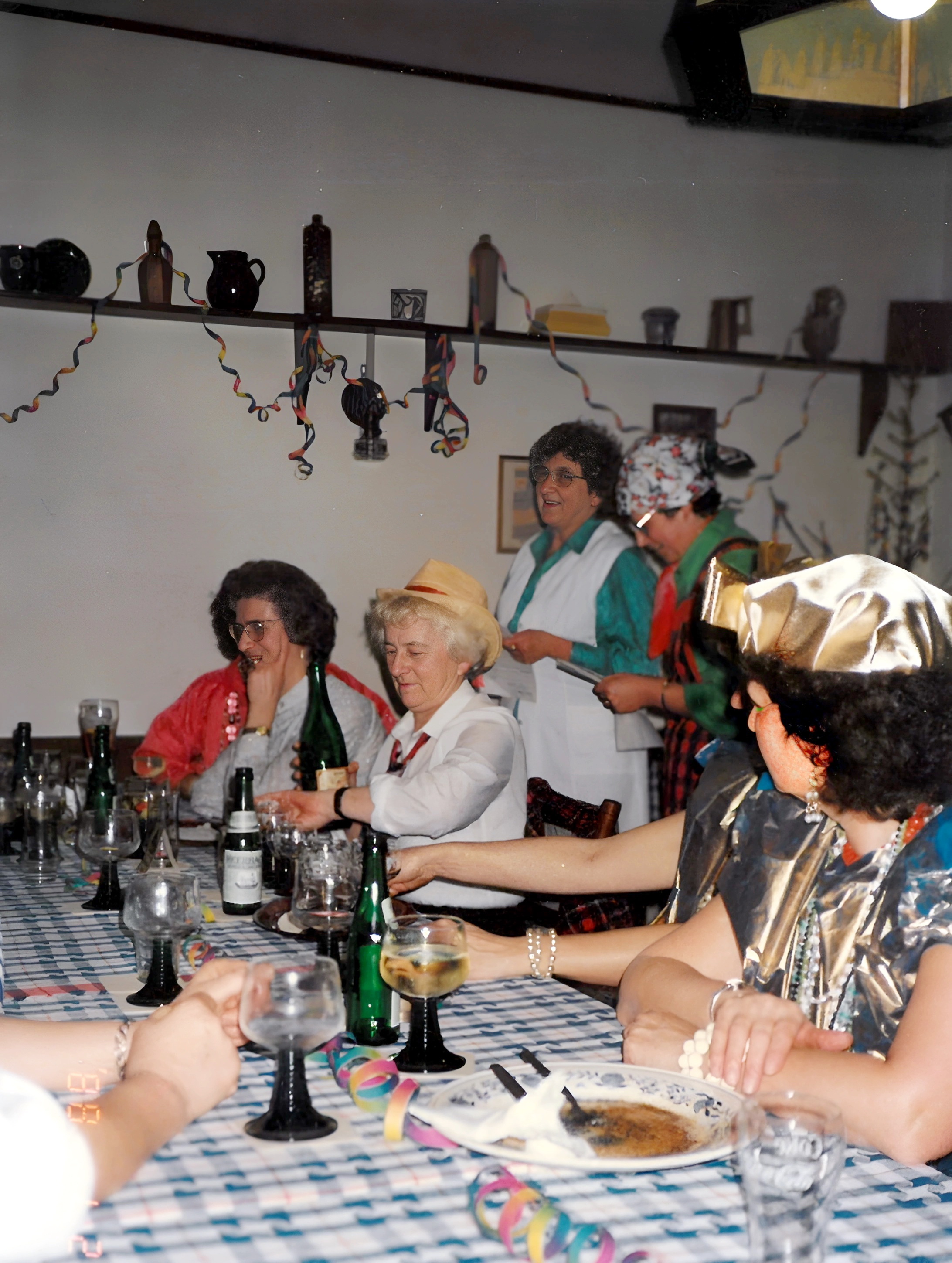 Die Mittwochsturnerinnen an Fasching 1988