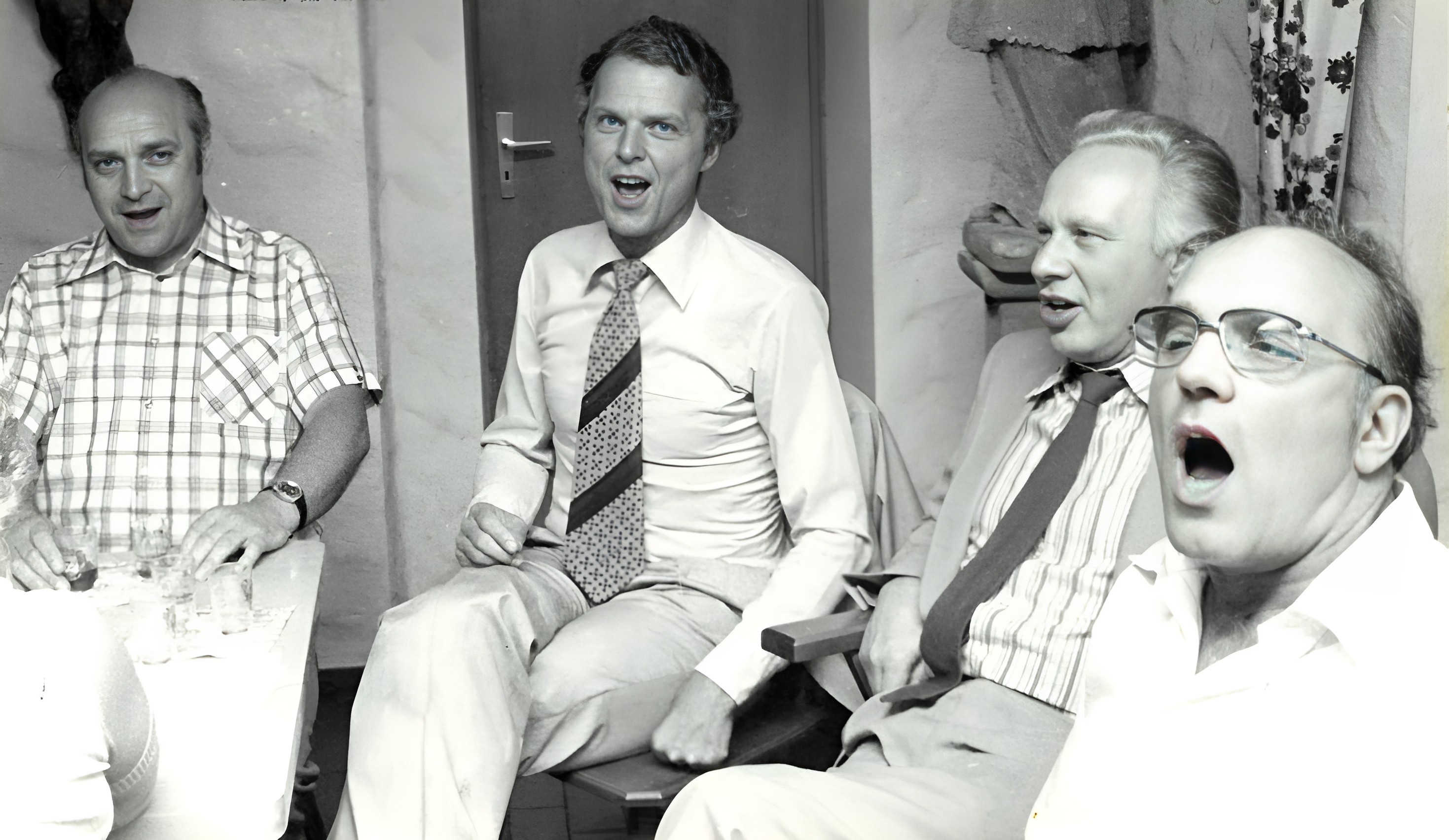 Singende Gäste in der Weinprobierstube des "Haus des Gastes" in den 1970er Jahren