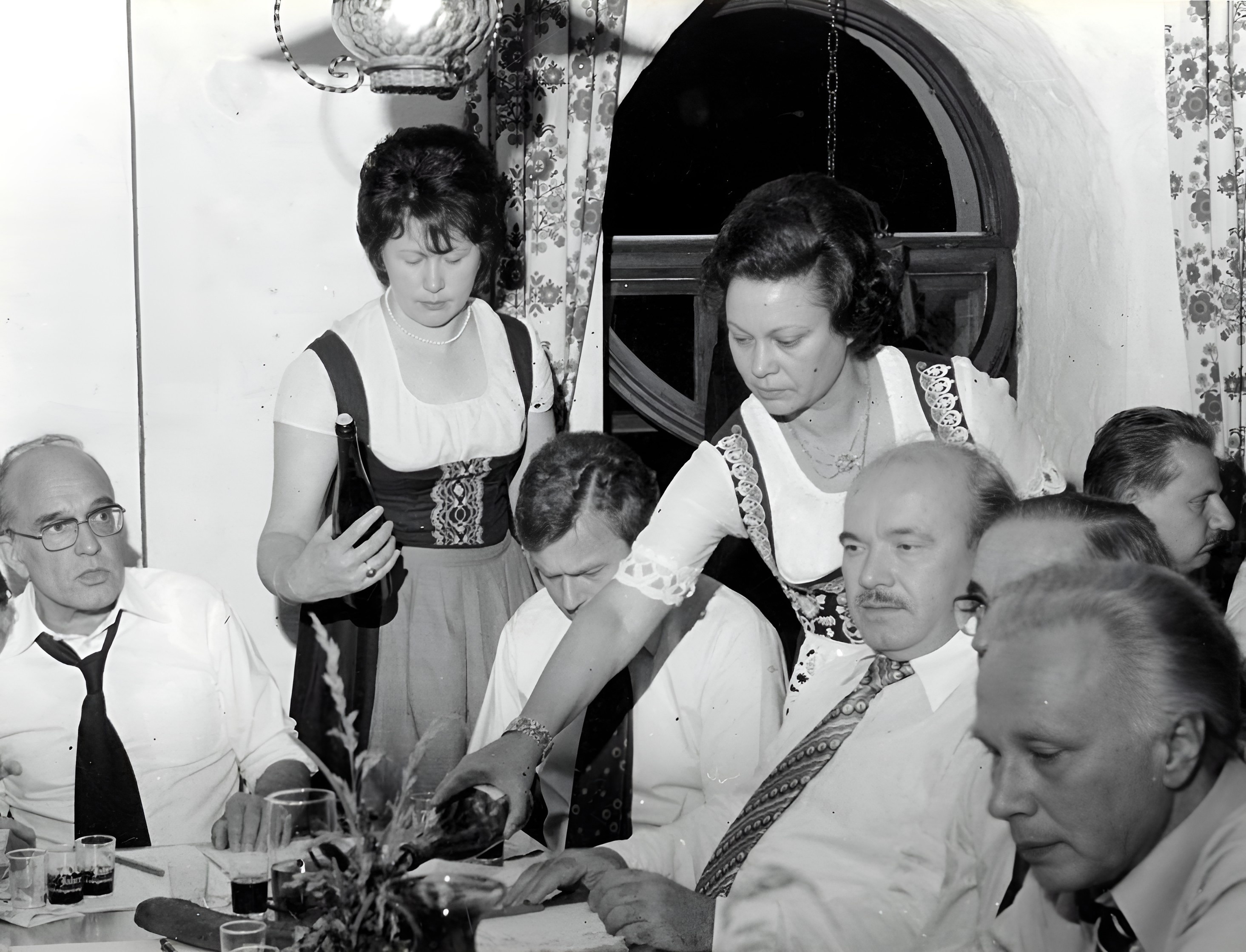 In der Weinprobierstube im "Haus des Gastes" in den 1970er Jahren
