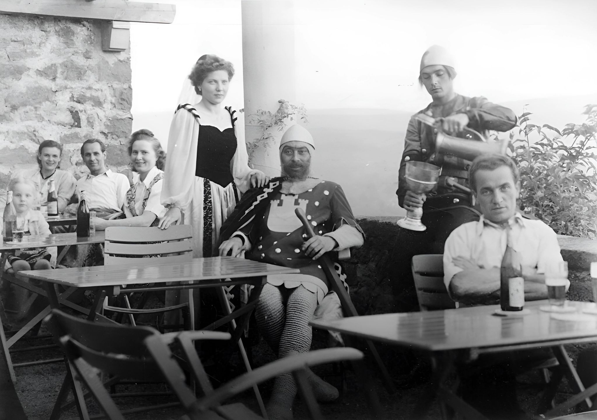 Auf der Burgterrasse um 1948