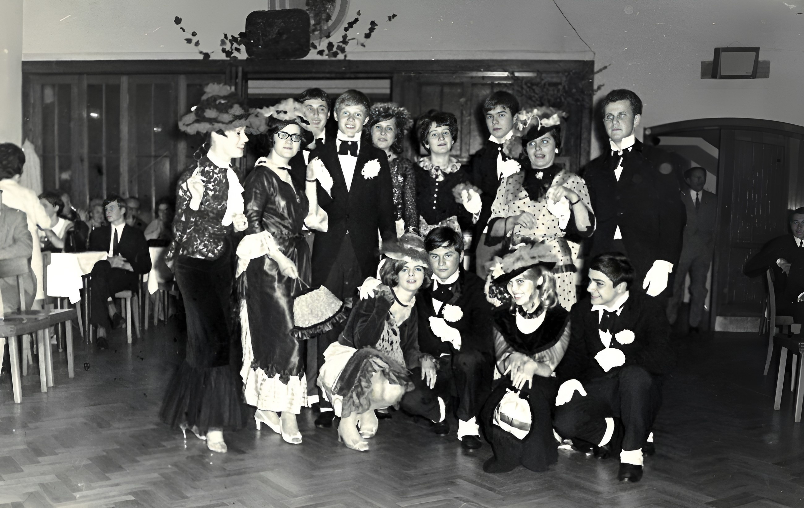 Beim Abschlussball eines Tanzkurses 1969 im Burkarder Hof