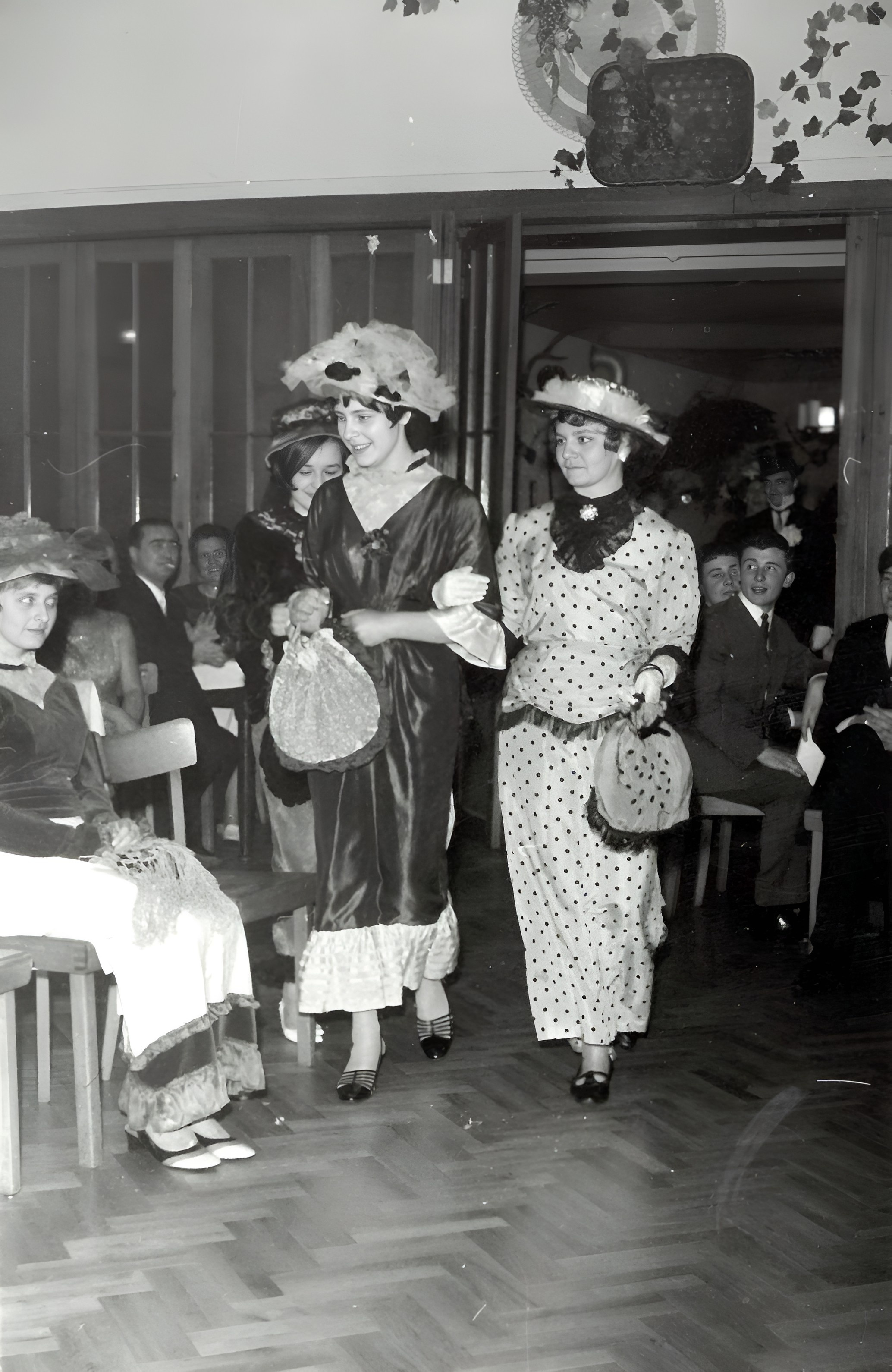 Beim Abschlussball eines Tanzkurses 1969 im Burkarder Hof