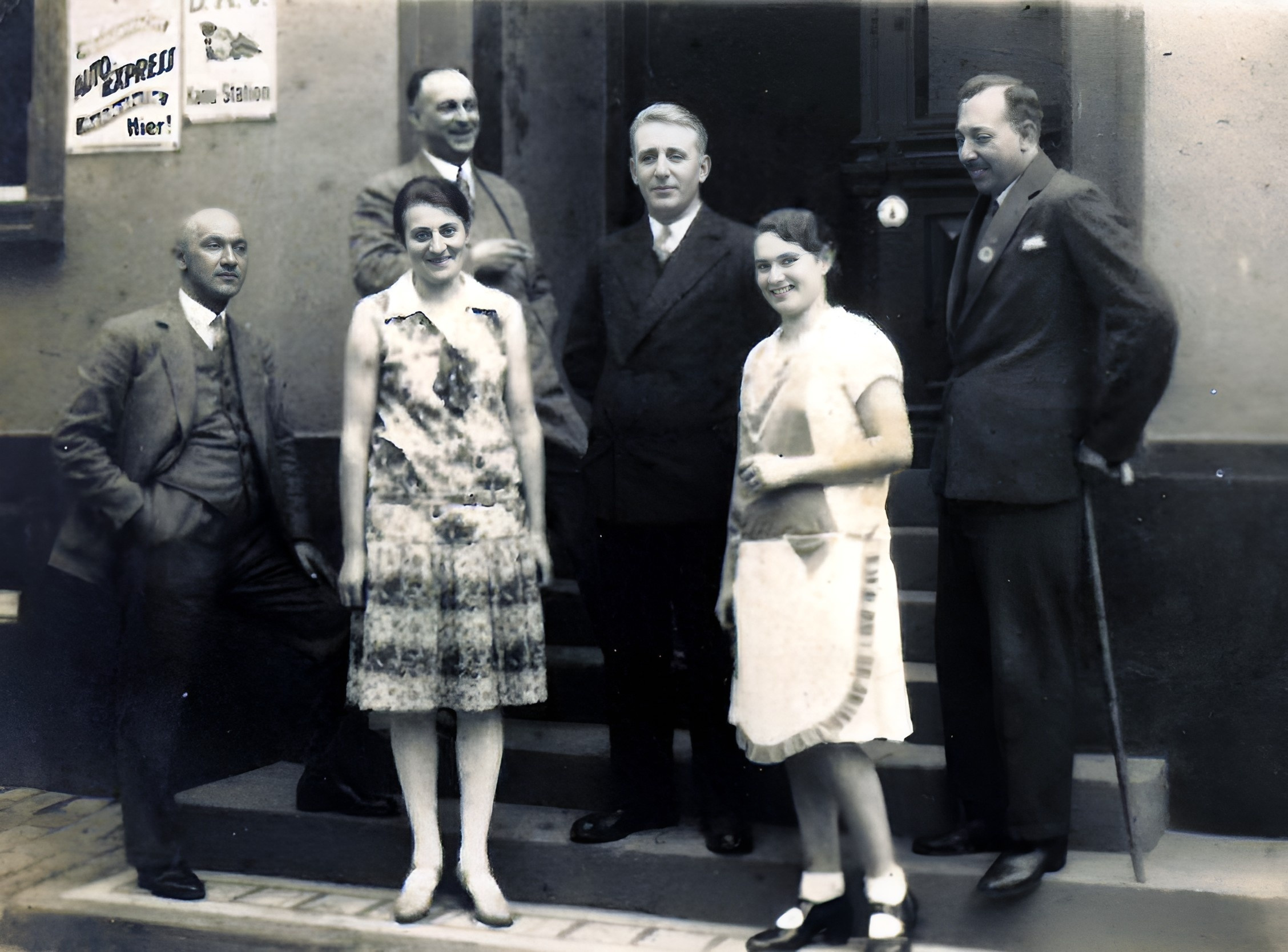 Gruppenfoto am Eingang des Fränkischen Hofs