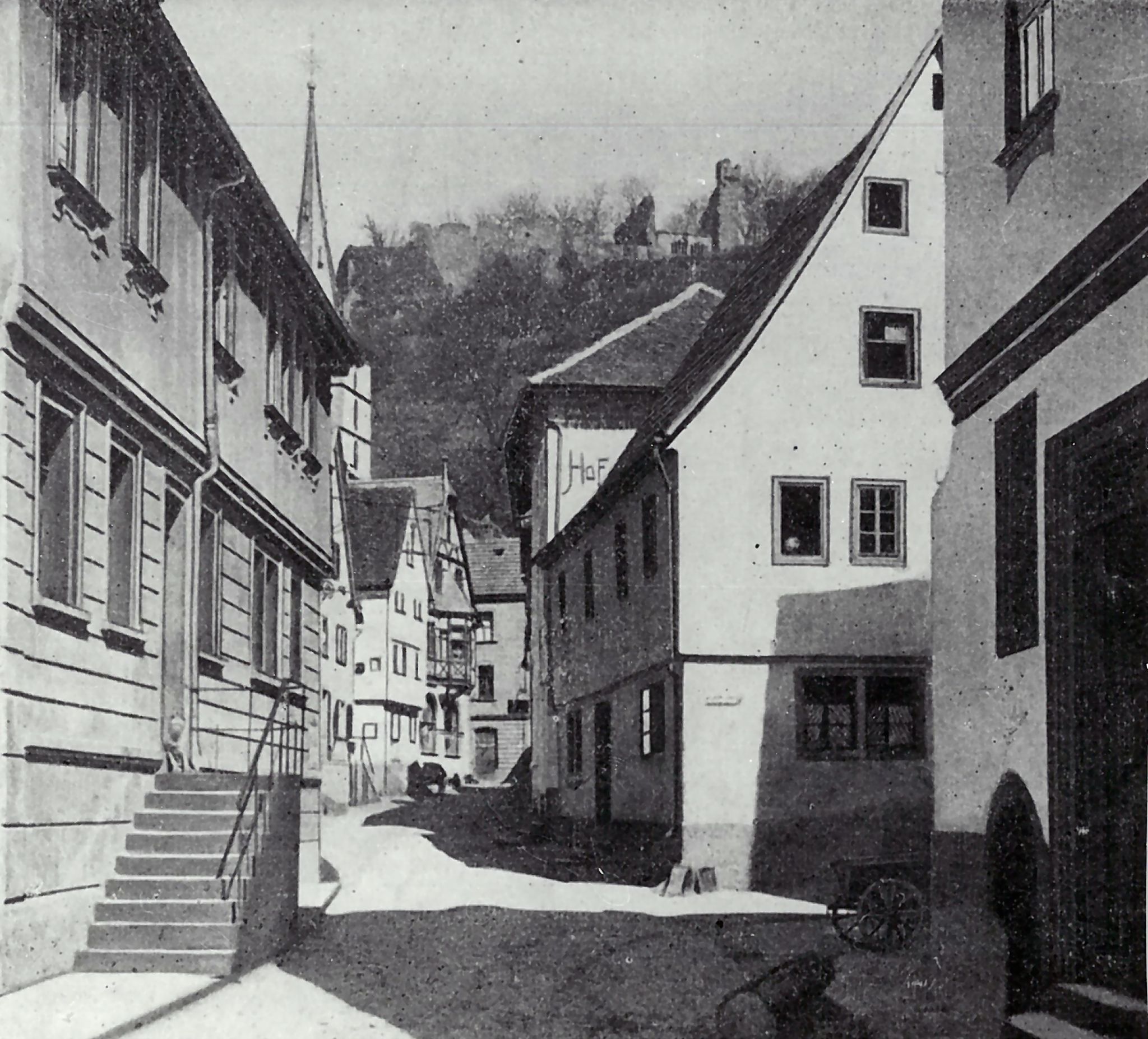 Blick in die Lindenstraße mit dem Gasthaus "Zum Bären" links im Bild