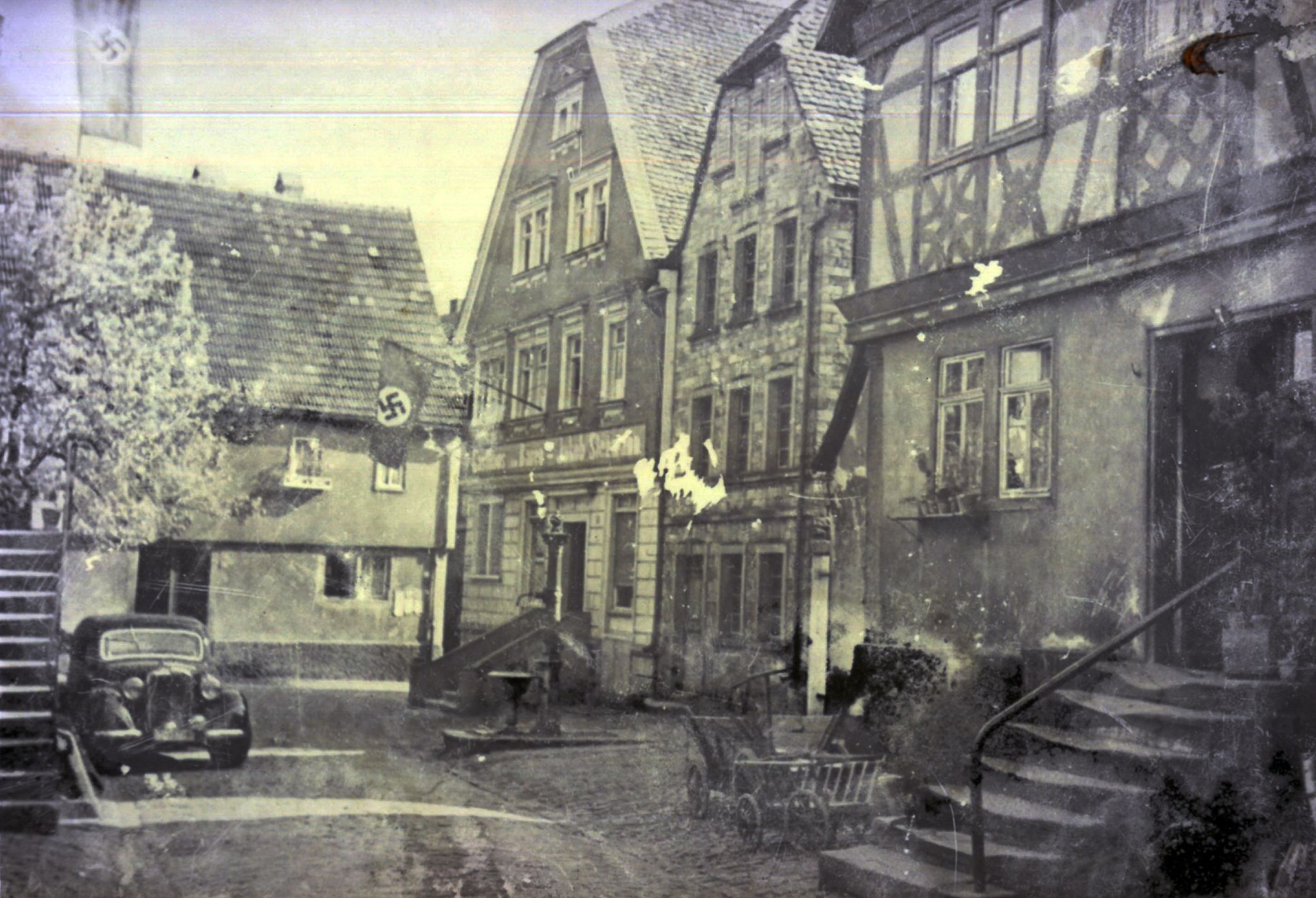 Die Hofstraße mit dem Gasthaus "Zum Bären"
