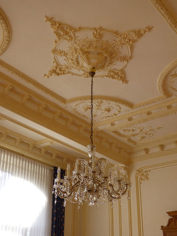 Blick zur Decke im "Kleinen Saal" im Jahr 2016