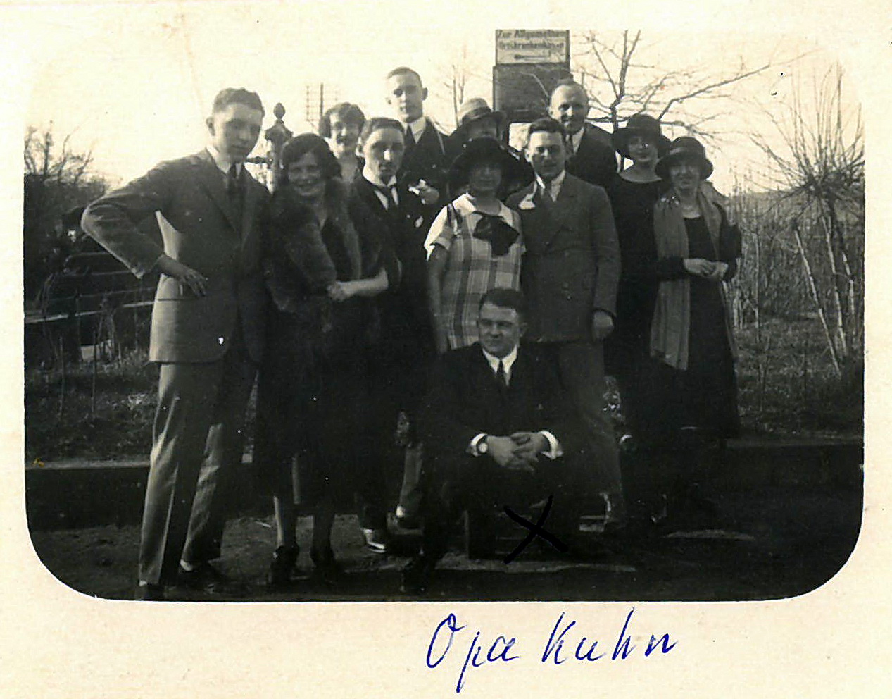 Opa Kuhn mit X markiert