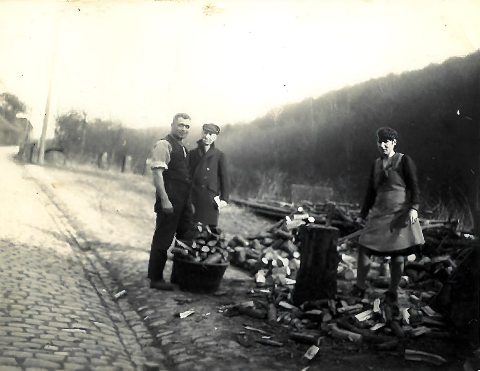 Beim "Brennholzhacken" in der Bergwerkstraße