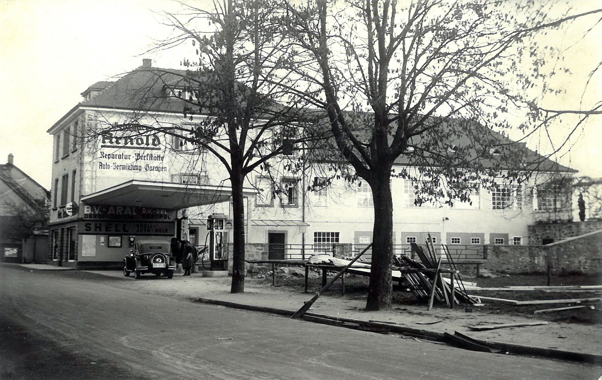 Die Autowerkstätte der Gebrüder Arnold um 1945