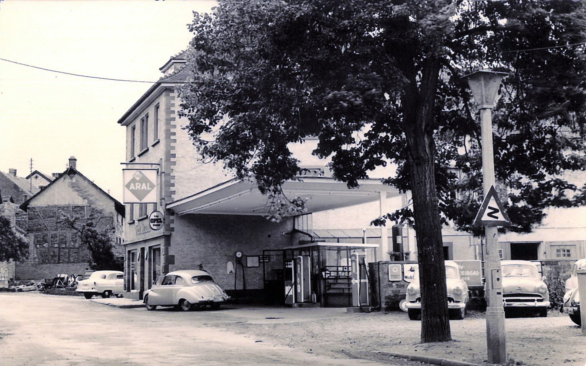 Das Autohaus der Gebrüder Arnold um 1945