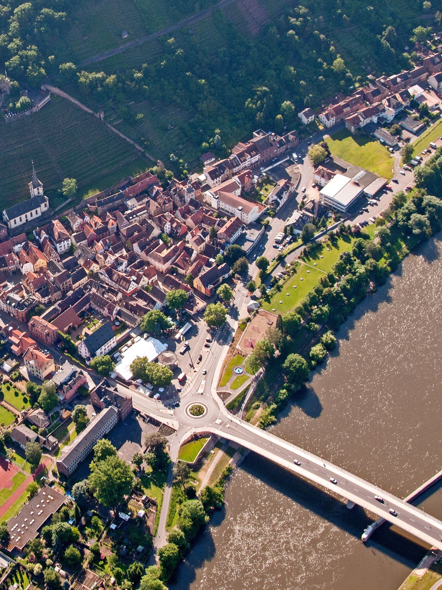 Luftbild der Stadt Klingenberg a.Main
