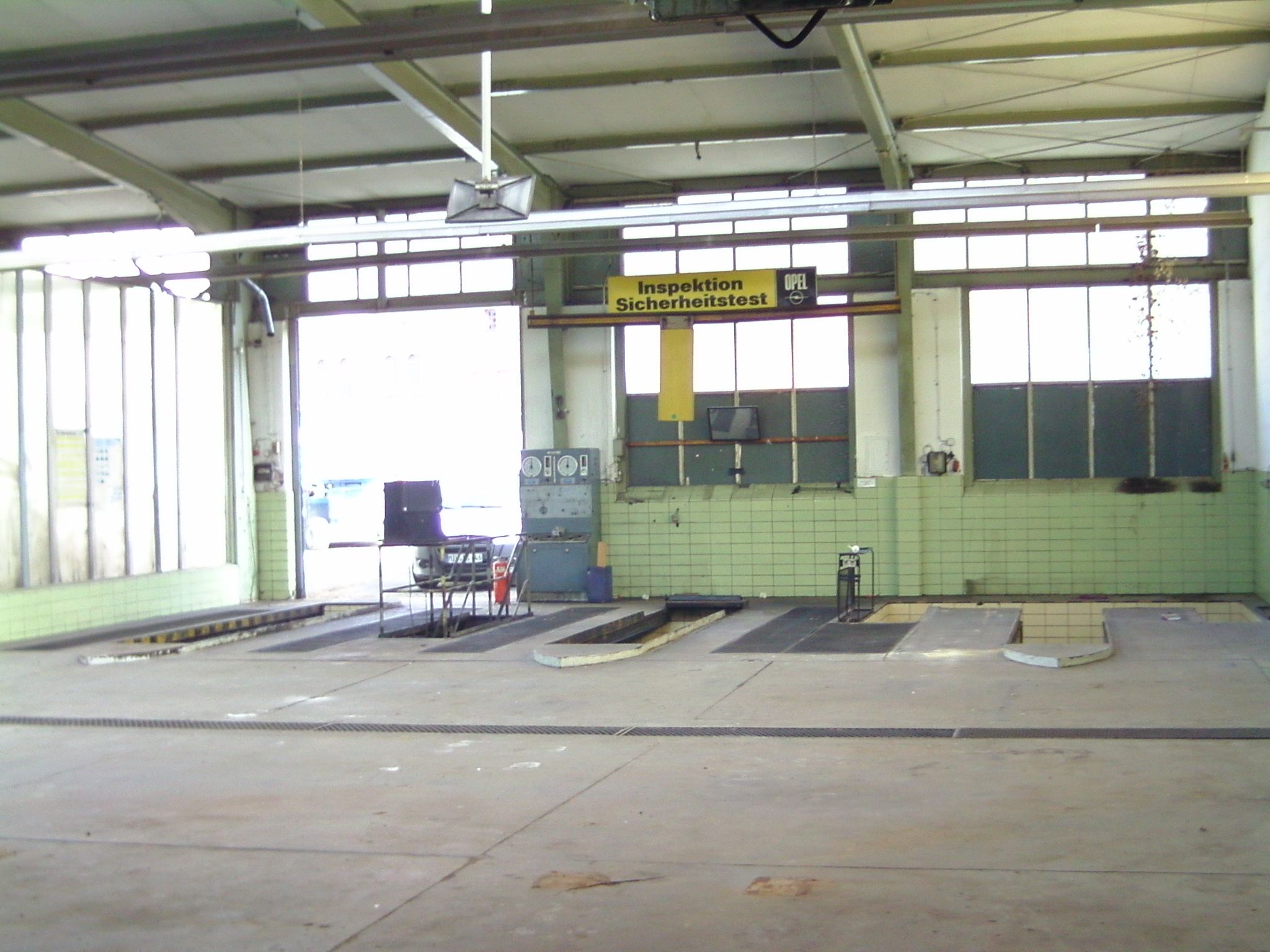 Letzter Blick in die KFZ-Werkstatt