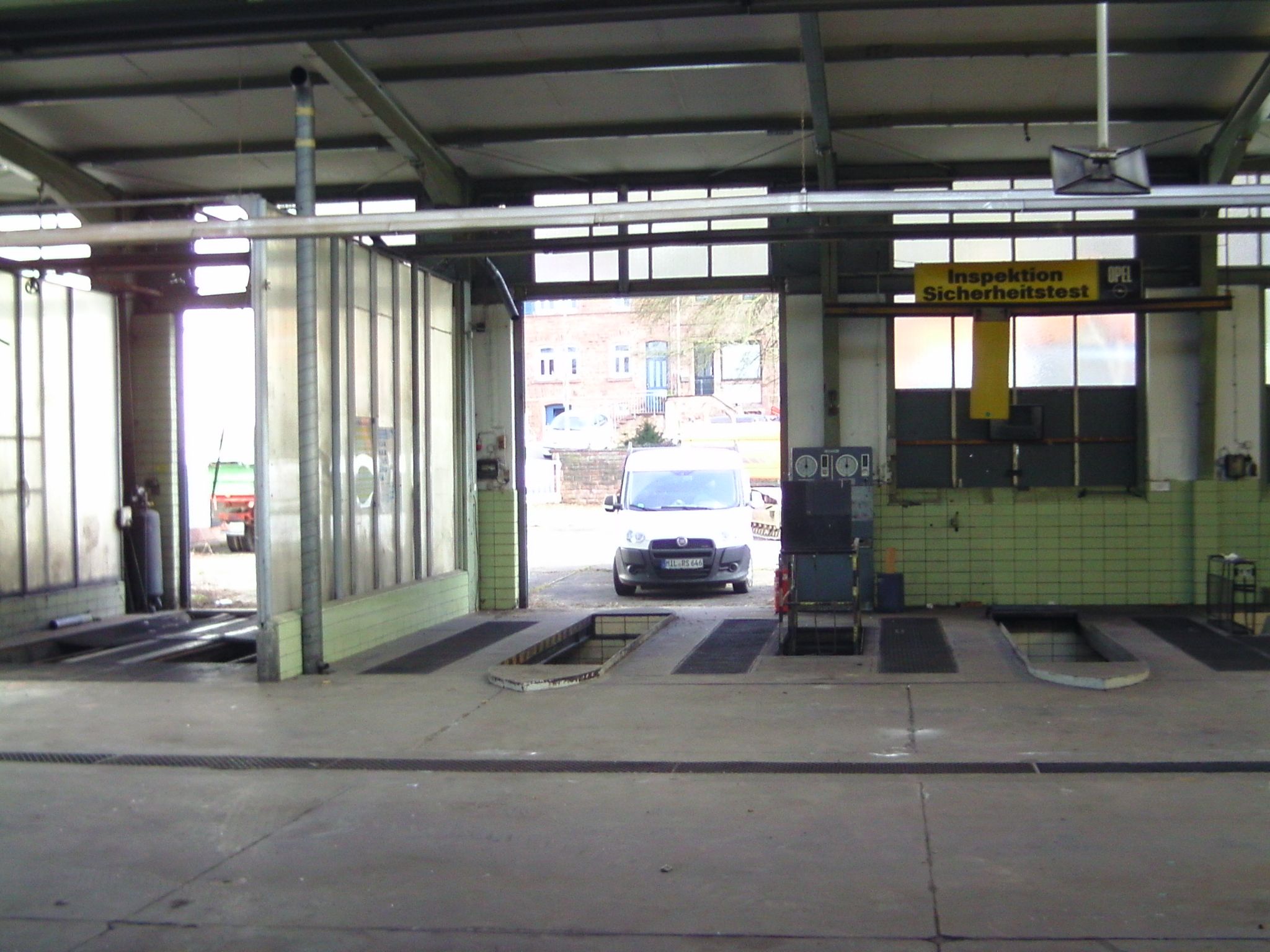 Letzter Blick in die KFZ-Werkstatt