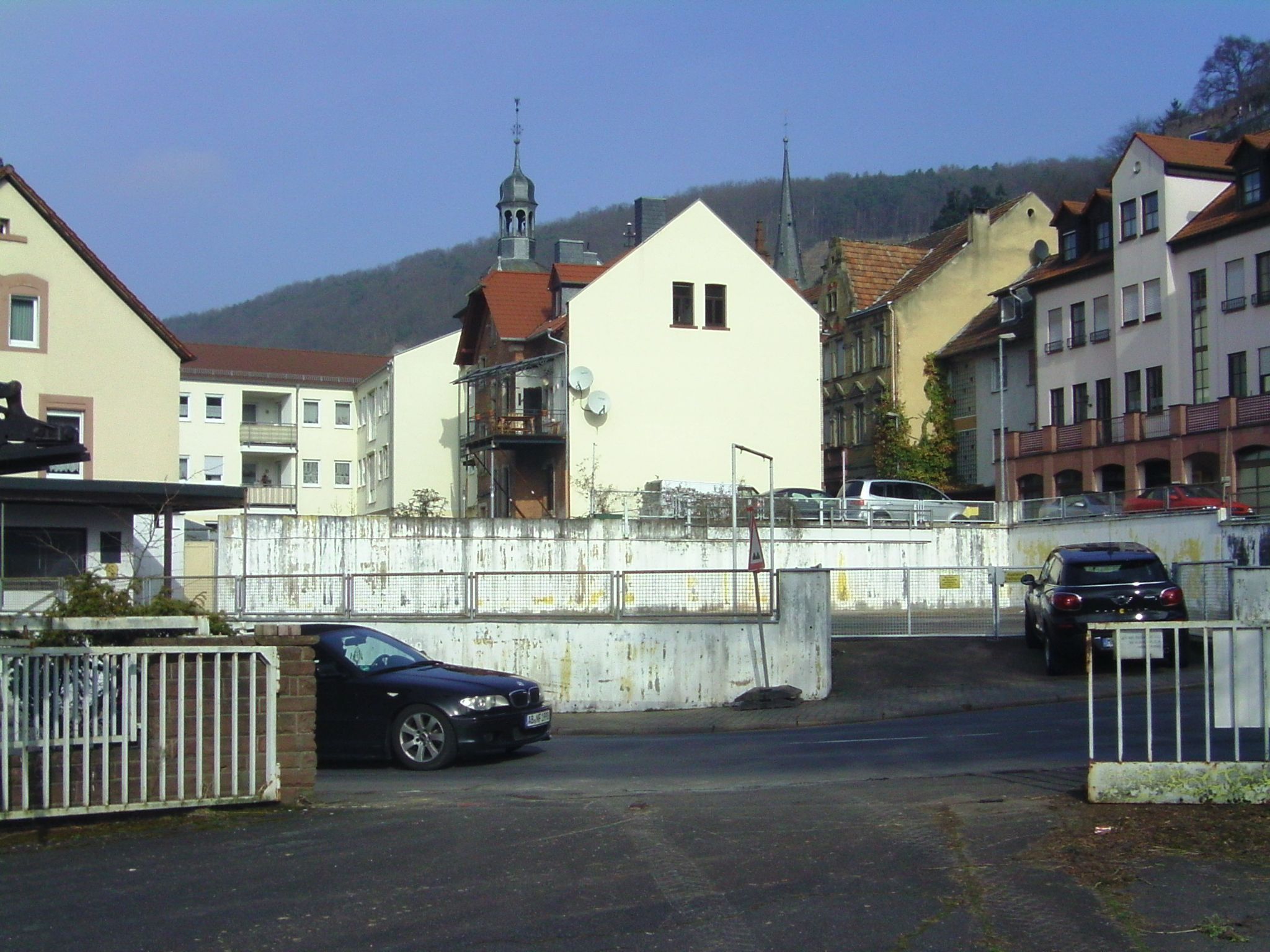 Blick aus der Hofeinfahrt