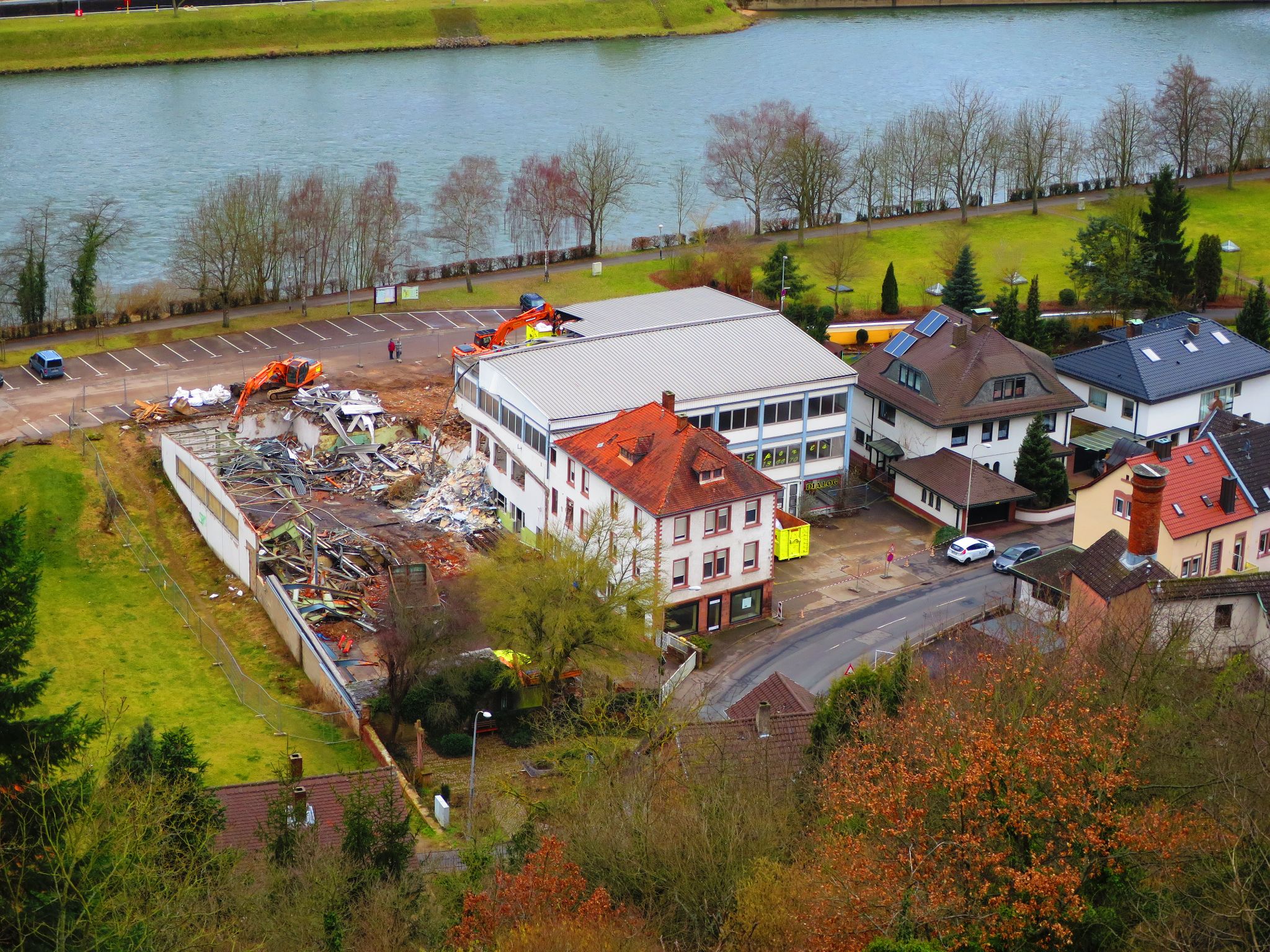 Blick vom Schlossberg auf die Abrissarbeiten