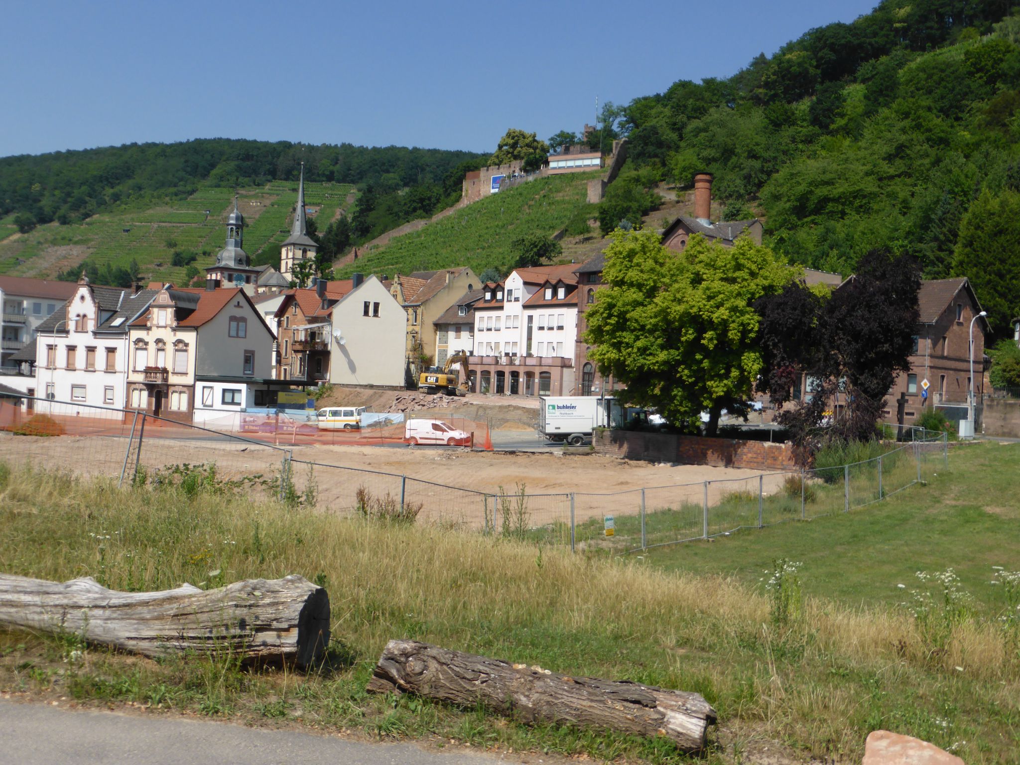 Auf dieser Freifläche entsteht später das Pflegeheim