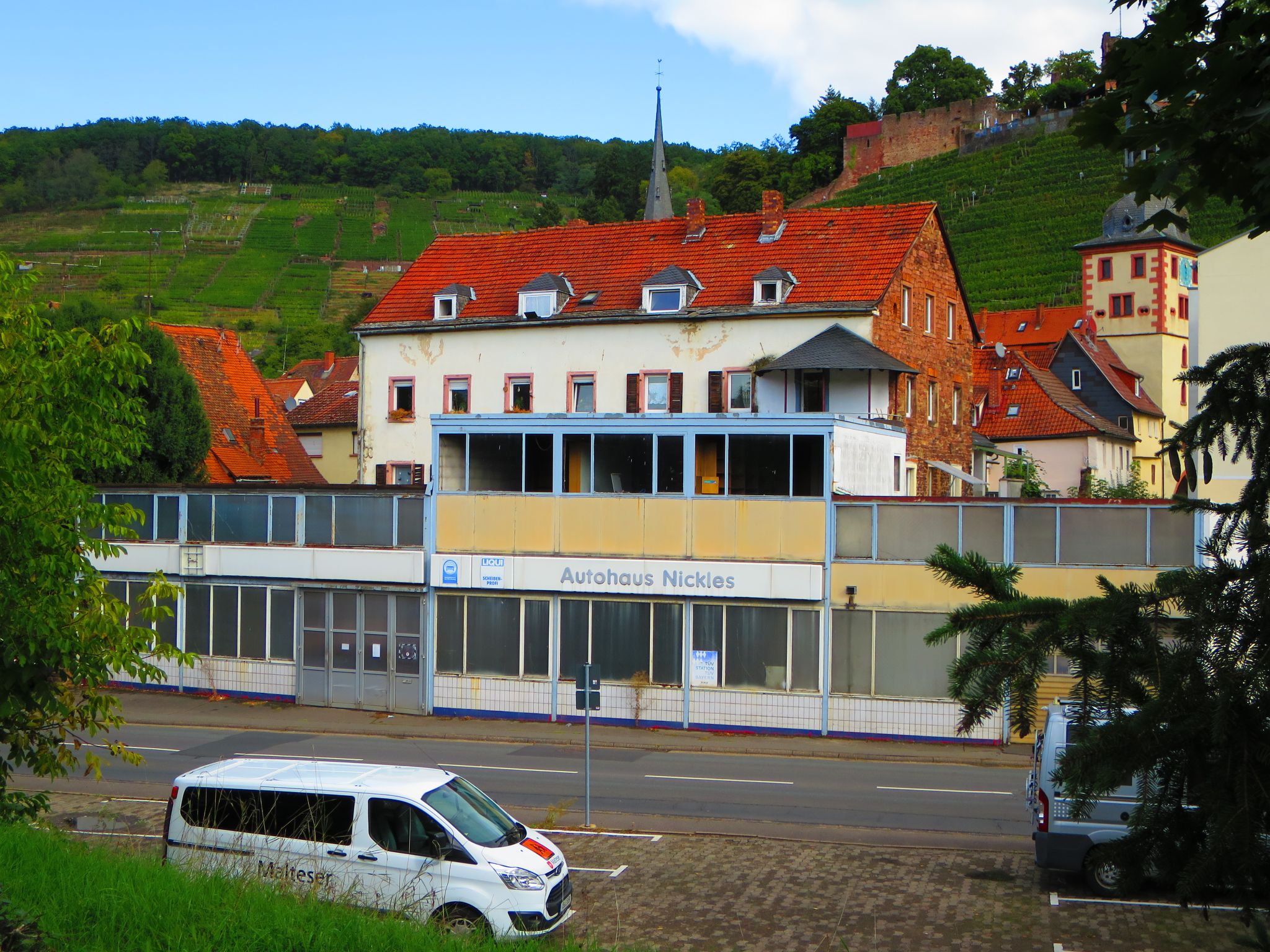 Blick auf die Autowerkstatt nach Stilllegung