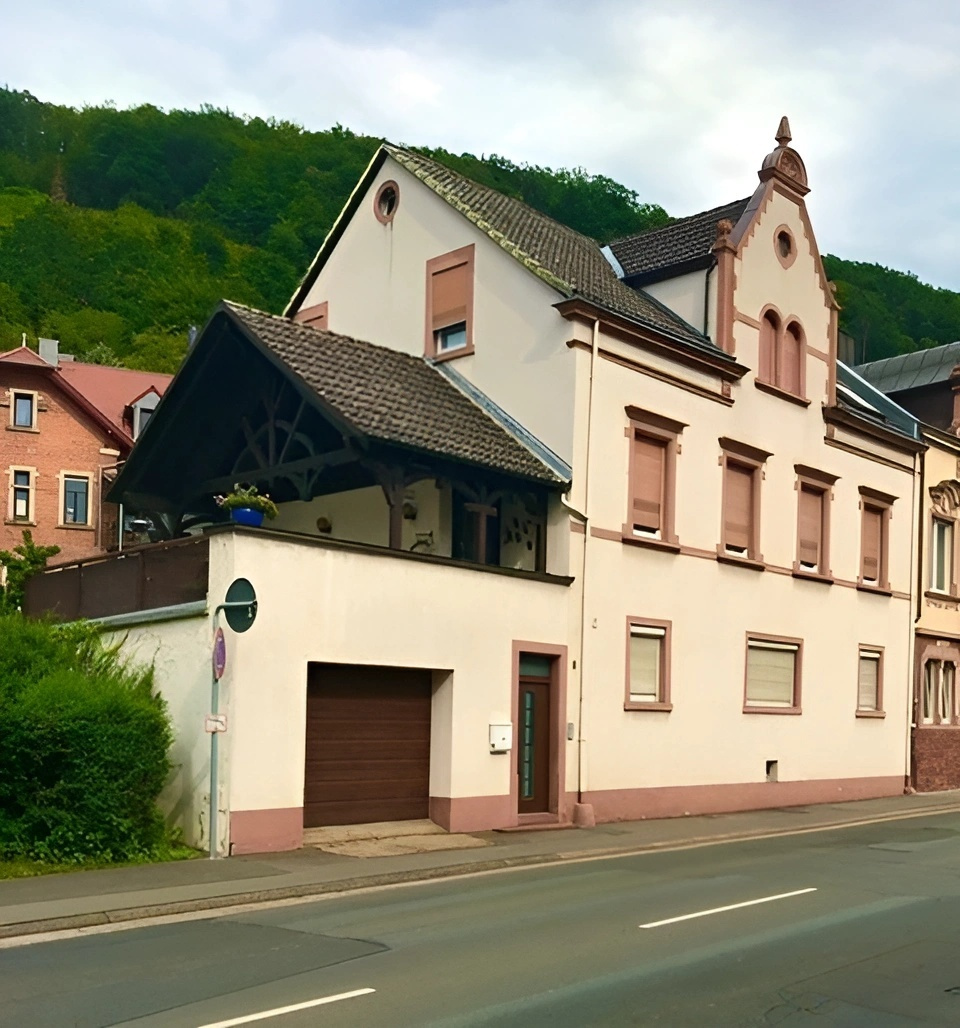 Die Brückenstraße 8