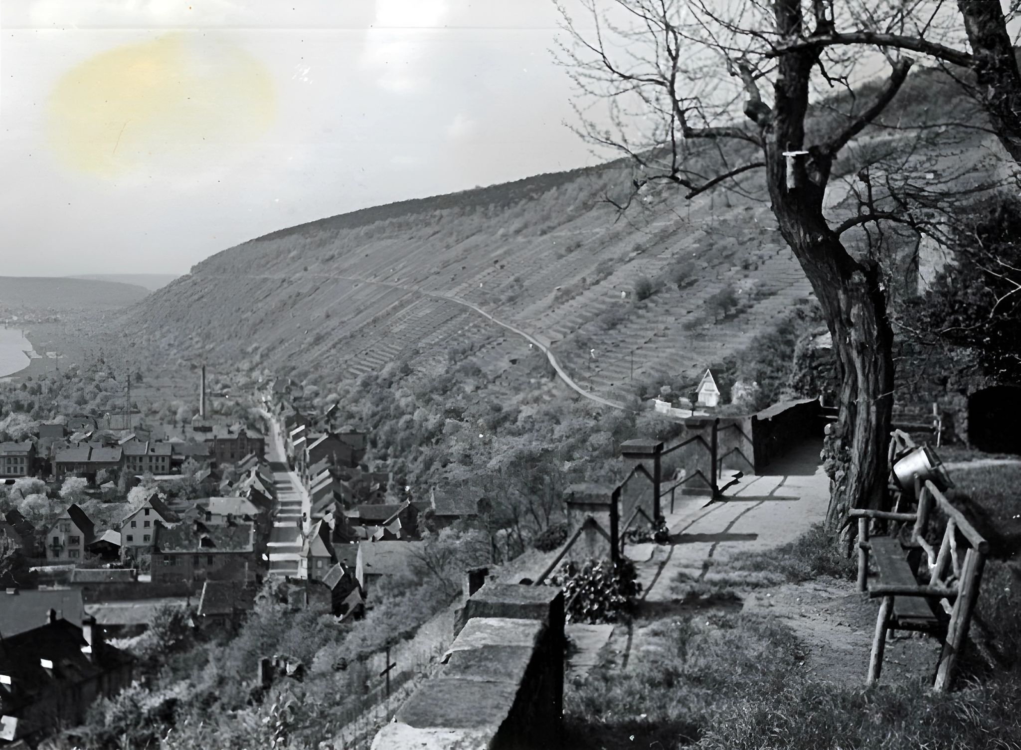 Blick auf die Aussichtsterrasse der Clingenburg